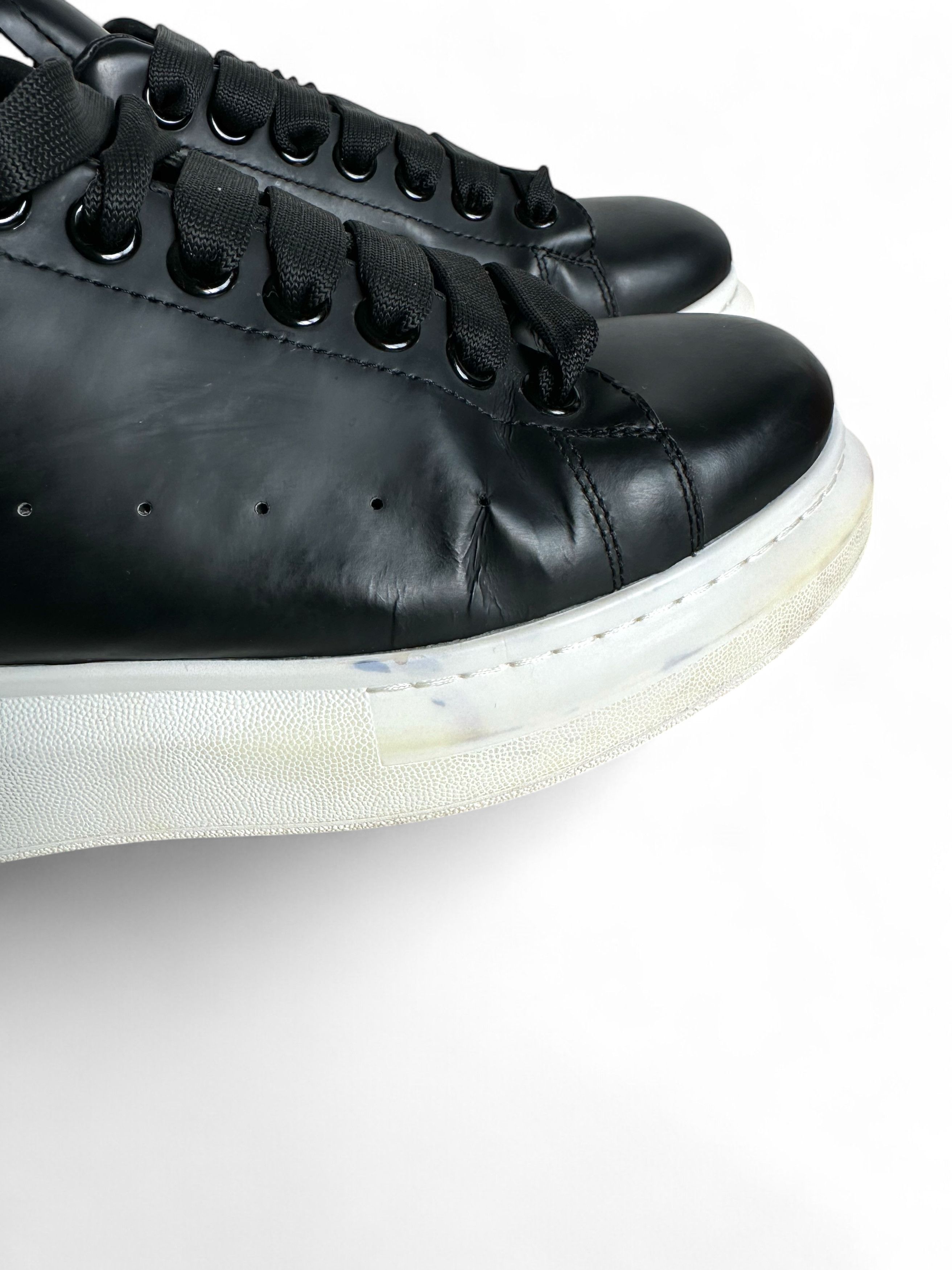 Alexander McQueen Alexander McQueen Oversized Sneakers Black EU40/US10 Size US 10 / IT 40 - 9 Thumbnail
