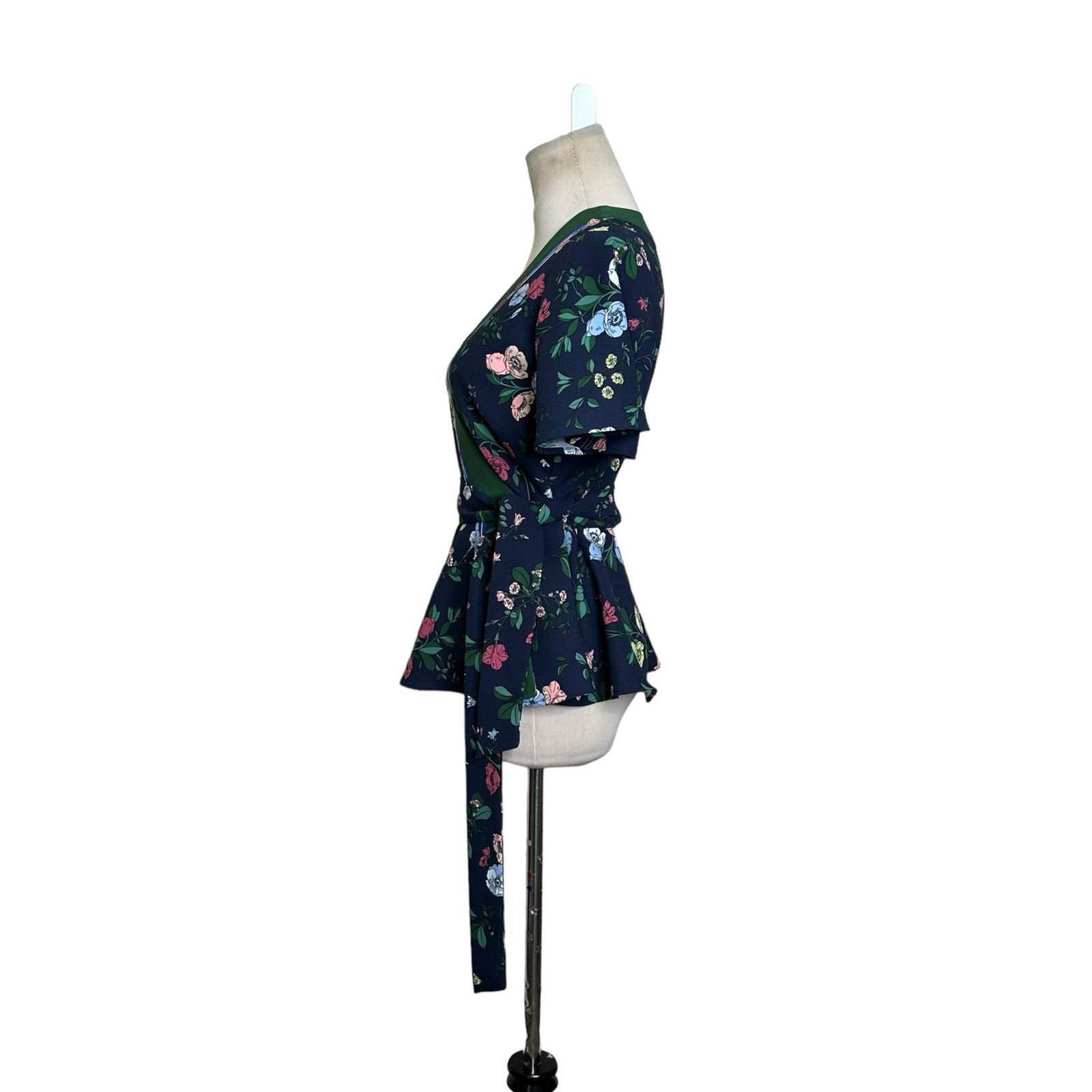 Ann Taylor Ann Taylor floral short sleeves wrap blouse size XXSP Size XXS / US 00 / IT 34 - 8 Thumbnail
