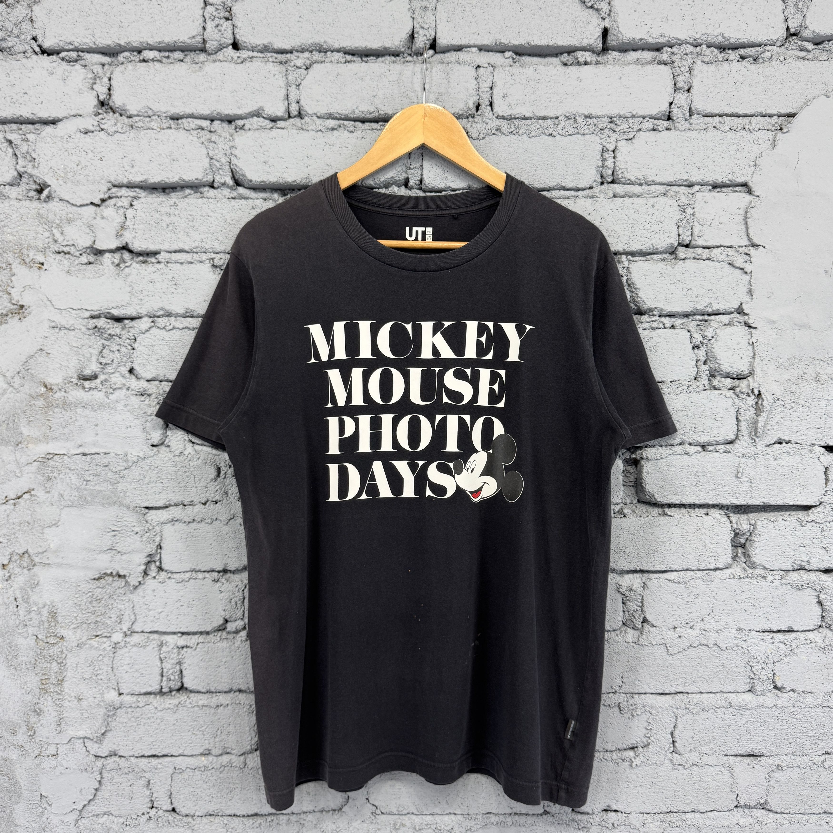 Uniqlo Uniqlo X Mickey Mouse Disney Tshirt Sunfaded Size US L / EU 52-54 / 3 - 1 Thumbnail