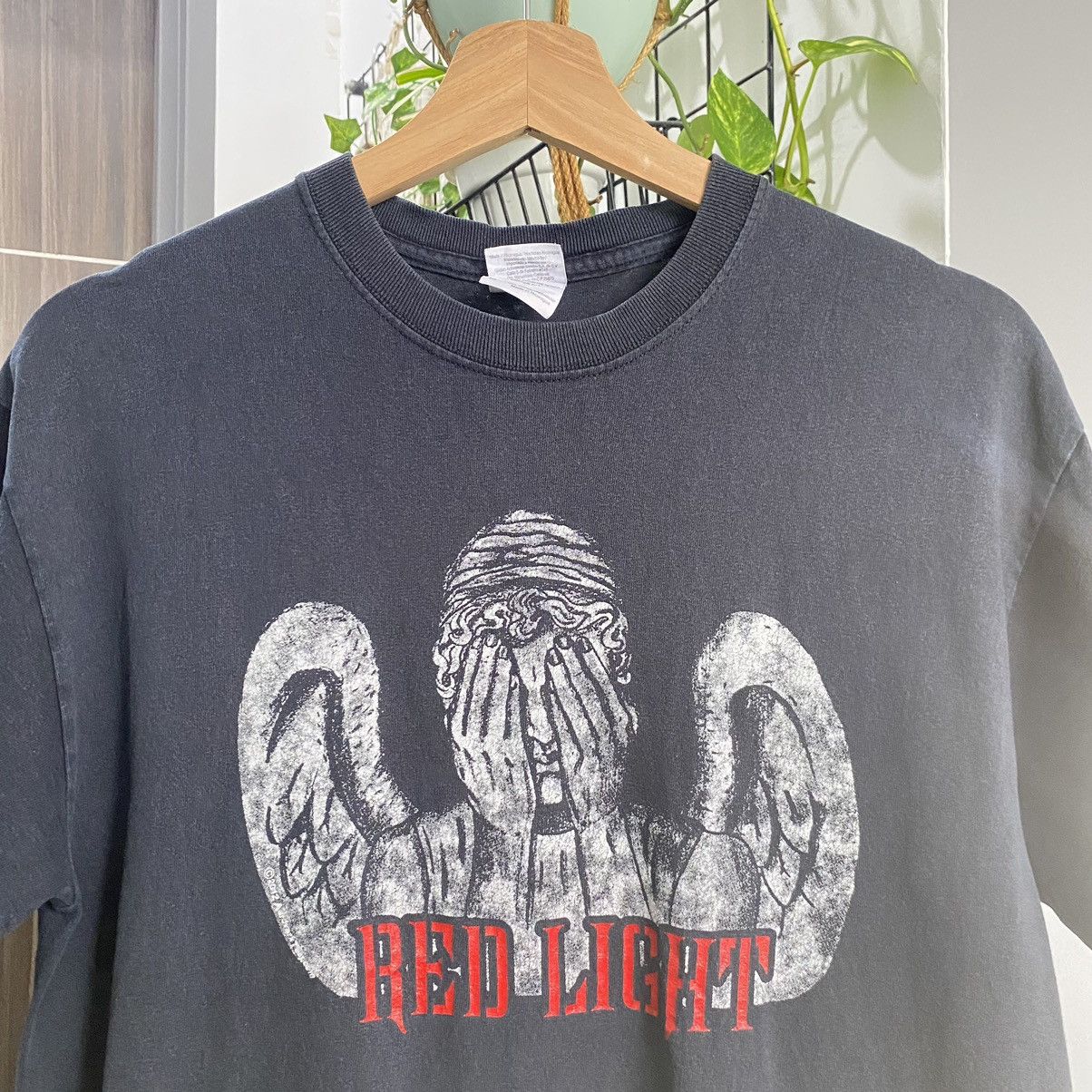 Gildan Thrashed Faded Vintage 2012 Red Light Angel ERD GRUNGE TEE Size US M / EU 48-50 / 2 - 3 Thumbnail