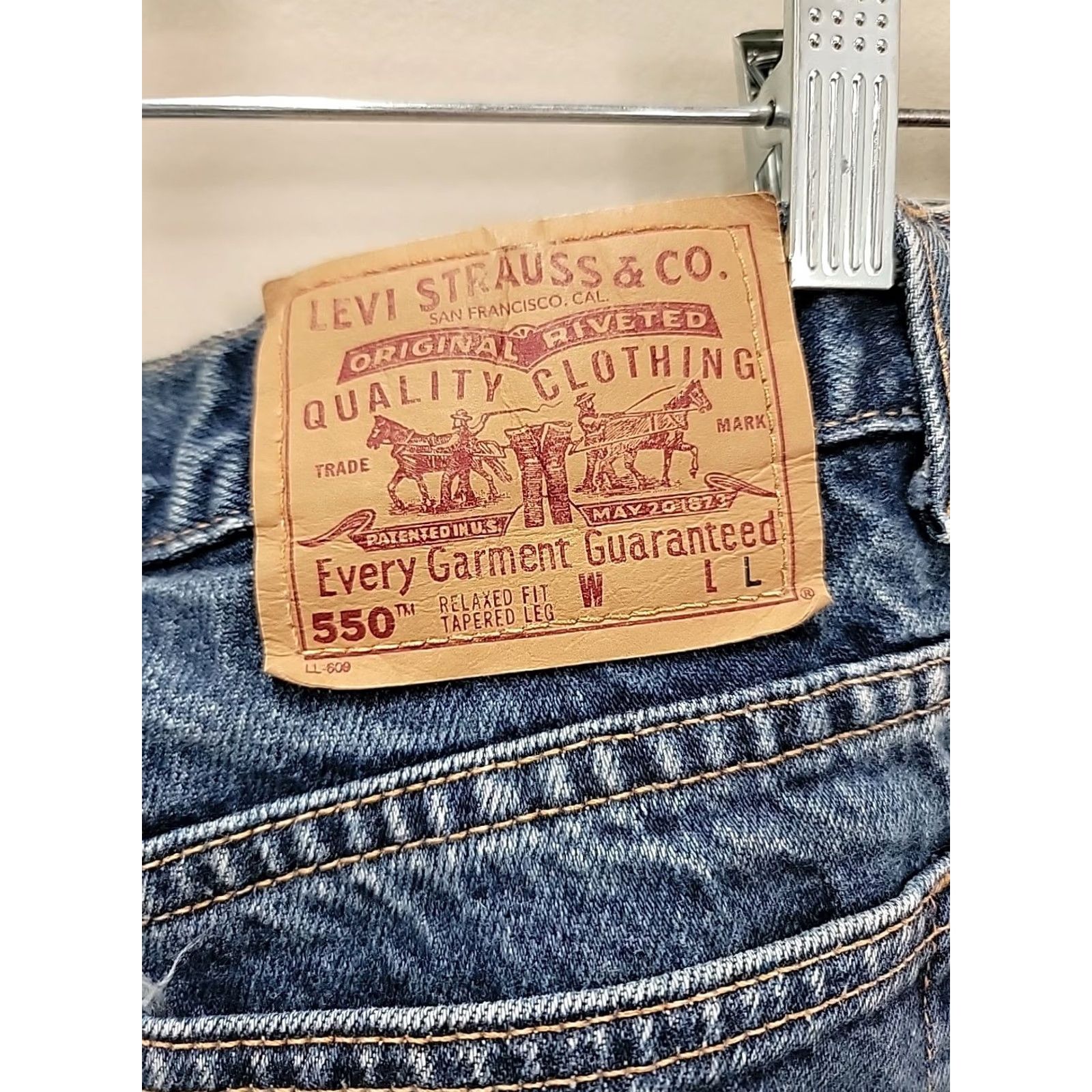 Levi's VINTAGE Levi's 550 Jeans Women's 16L Blue Cotton Denim Relaxed Tapered 5-Pocket Design Jea ns Size 38" / US 16 / IT 52 - 4 Thumbnail