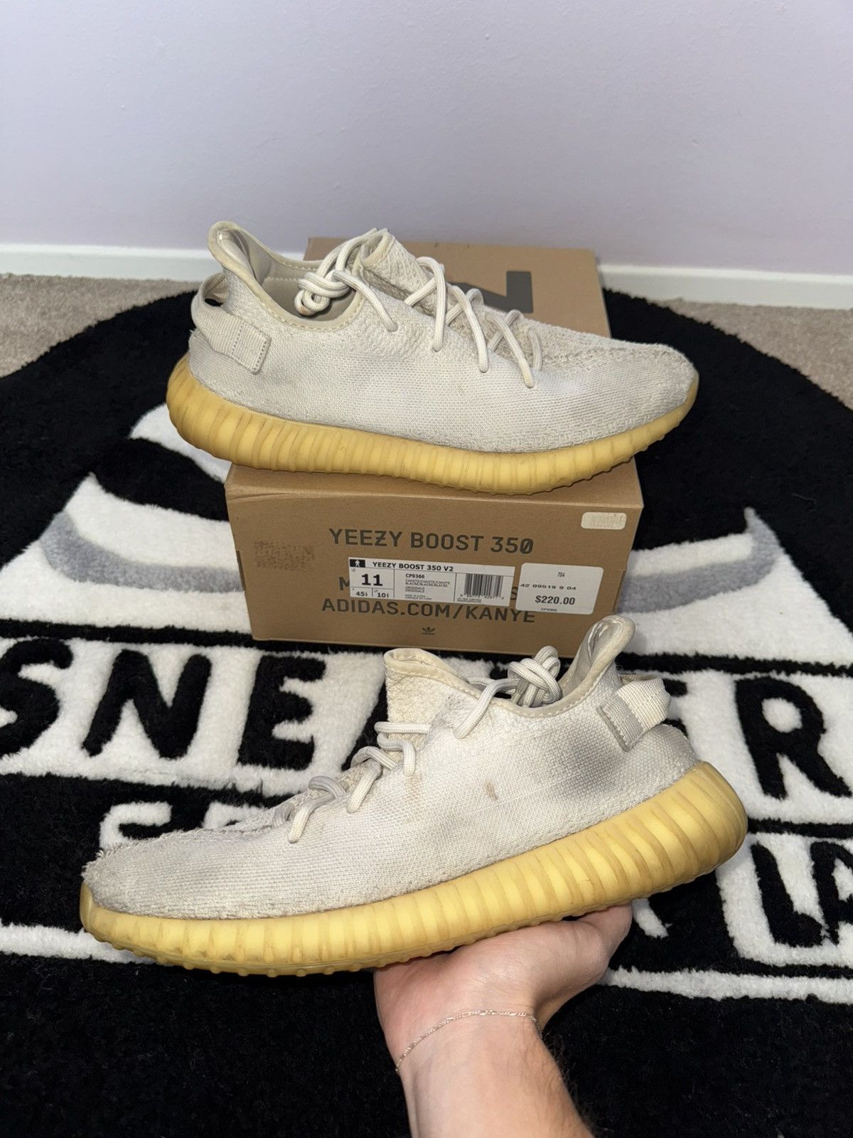 【新品未使用】YEEZY BOOST 350 V2 クリーム 9 adidas Yeezy Boost 350 V2 Low Cream White / Triple White for