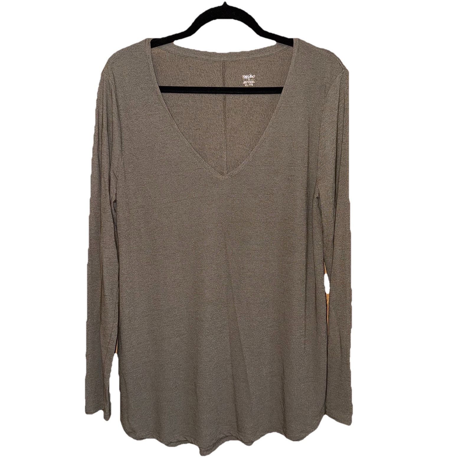 Mossimo Mossimo XL Long Sleeve V-Neck T-Shirt Size XL / US 12-14 / IT 48-50 - 1 Thumbnail