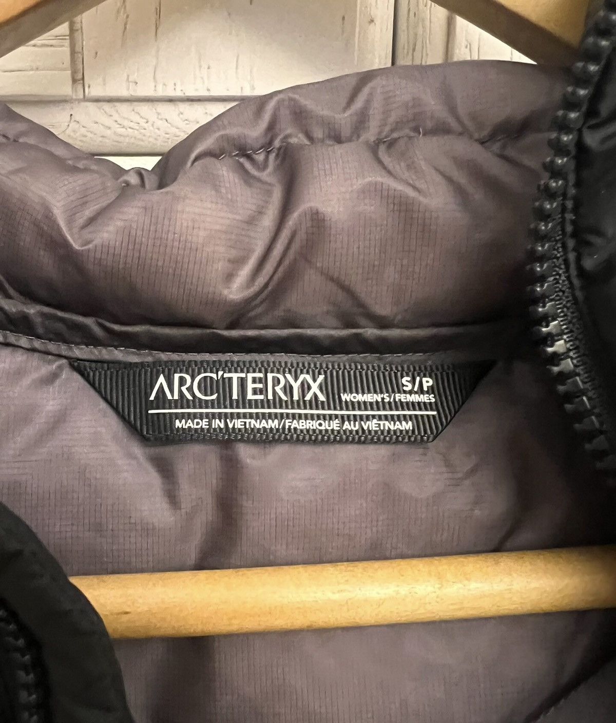 Arc'teryx Arc'teryx lightweight goose down hooded down jacket Size US S / EU 44-46 / 1 - 4 Thumbnail