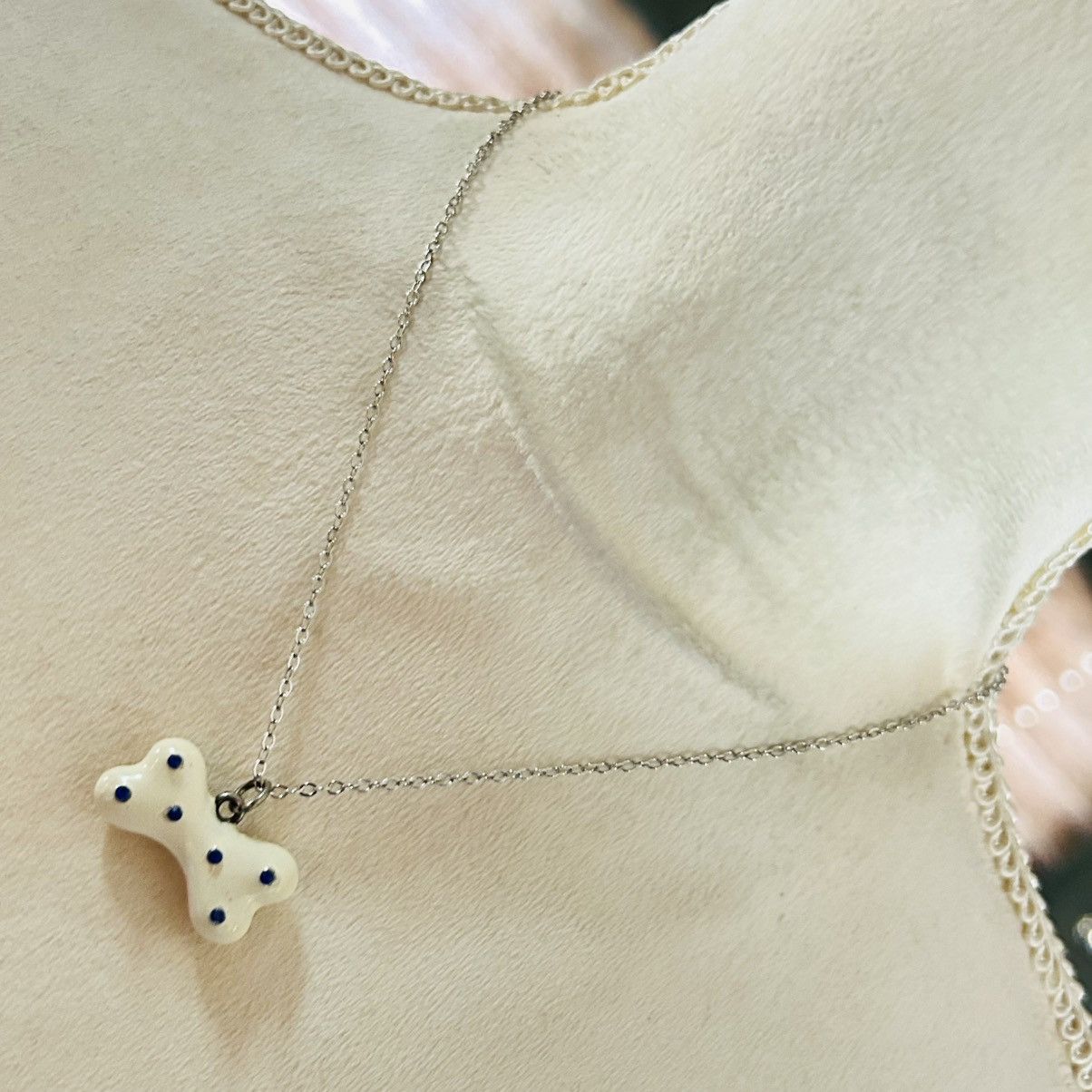 Vintage Ivory enamel solid metal dog bone pendant on chain necklace Size ONE SIZE - 1 Thumbnail