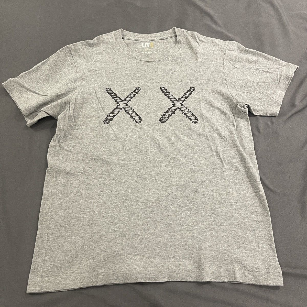Kaws × Uniqlo XX Tee Size US M / EU 48-50 / 2 - 1 Thumbnail