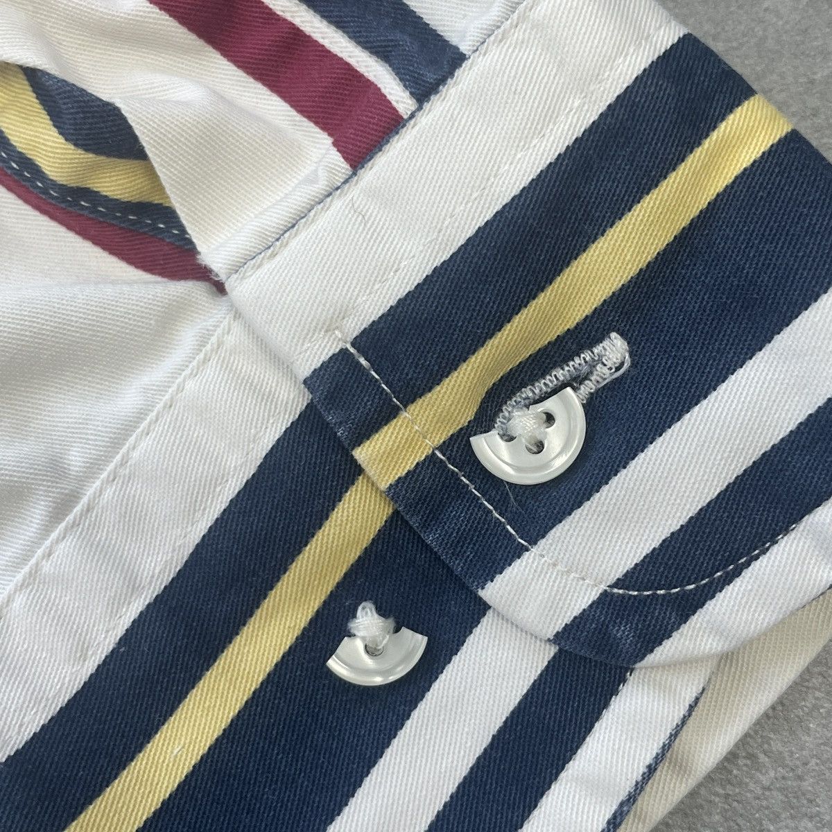 Tommy Hilfiger × Vintage Vintage Tommy Hilfiger Button Shirt Size M Size US M / EU 48-50 / 2 - 20 Thumbnail