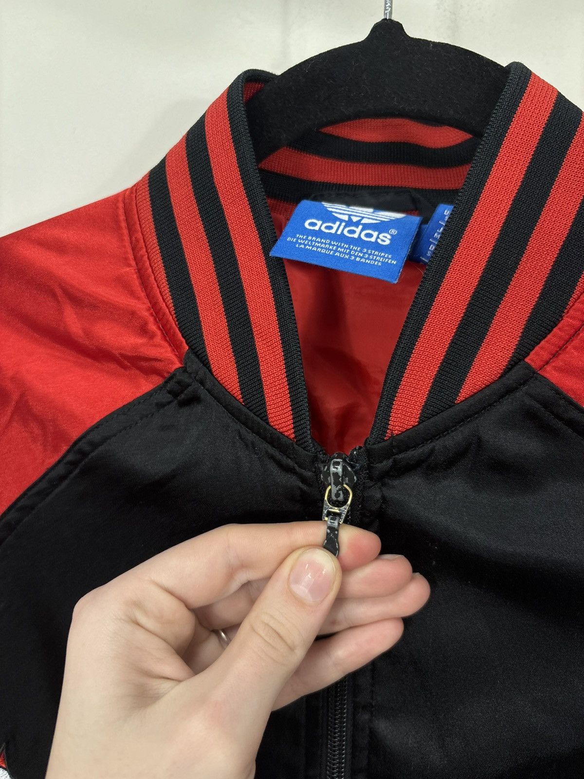 Adidas Adidas Chicago Bulls 2013 Men’s Rare NBA Satin Bomber Jacket Size US S / EU 44-46 / 1 - 12 Thumbnail