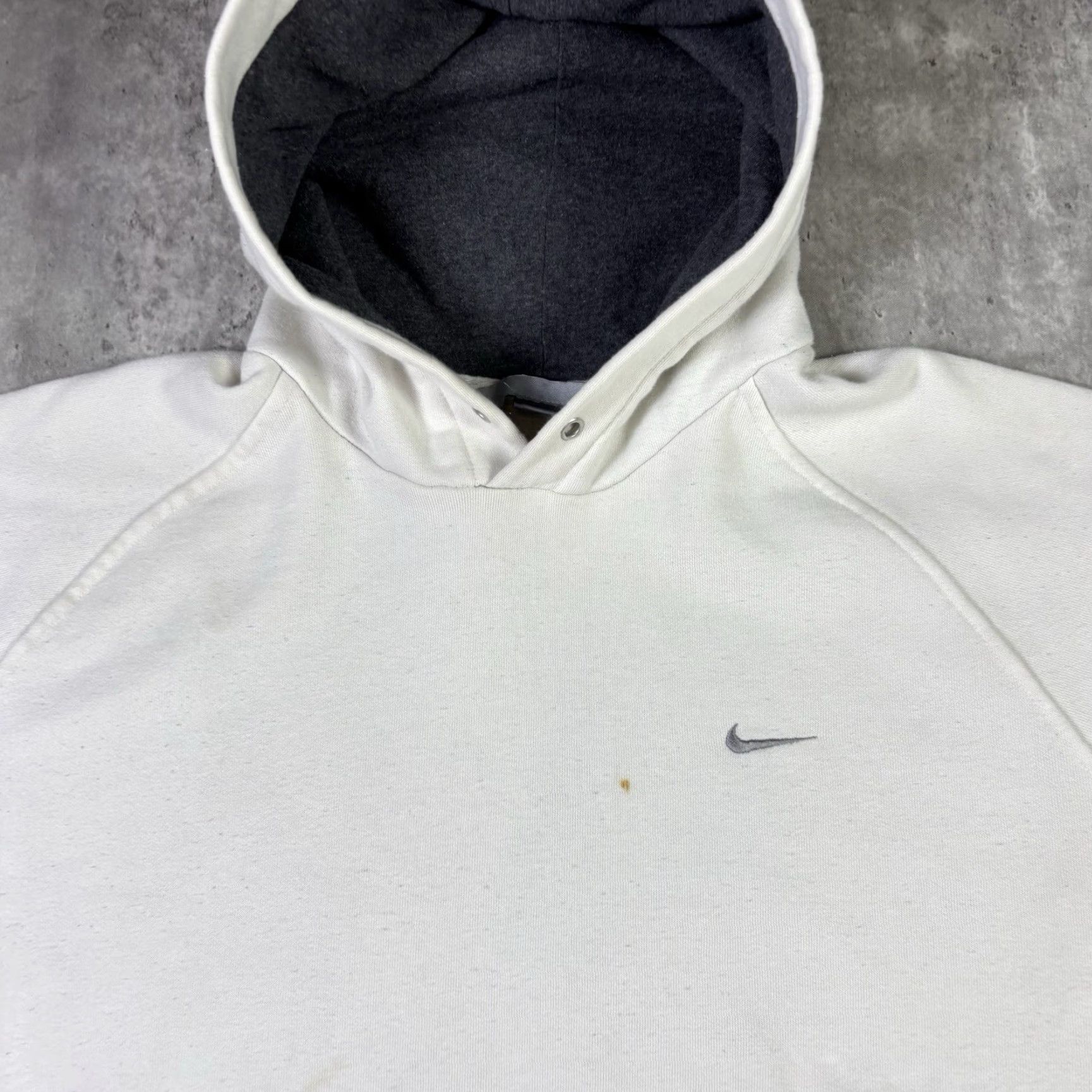 Nike VINTAGE Nike Hoodie White Pullover Embroidered Swosh Silver 90s Y2K Adult XL Mens Pullover Hooded Fleece Sweatshirt Gym & Training OO Size US XL / EU 56 / 4 - 6 Thumbnail
