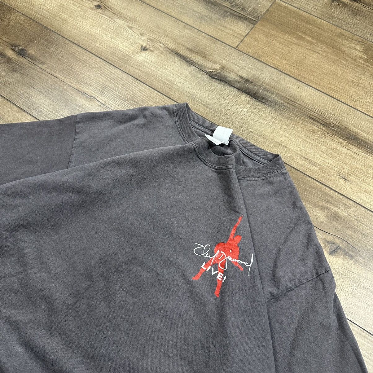 Gildan Vintage 2001 Neil Diamond Live in Concert Band Tee Size US XL / EU 56 / 4 - 3 Thumbnail