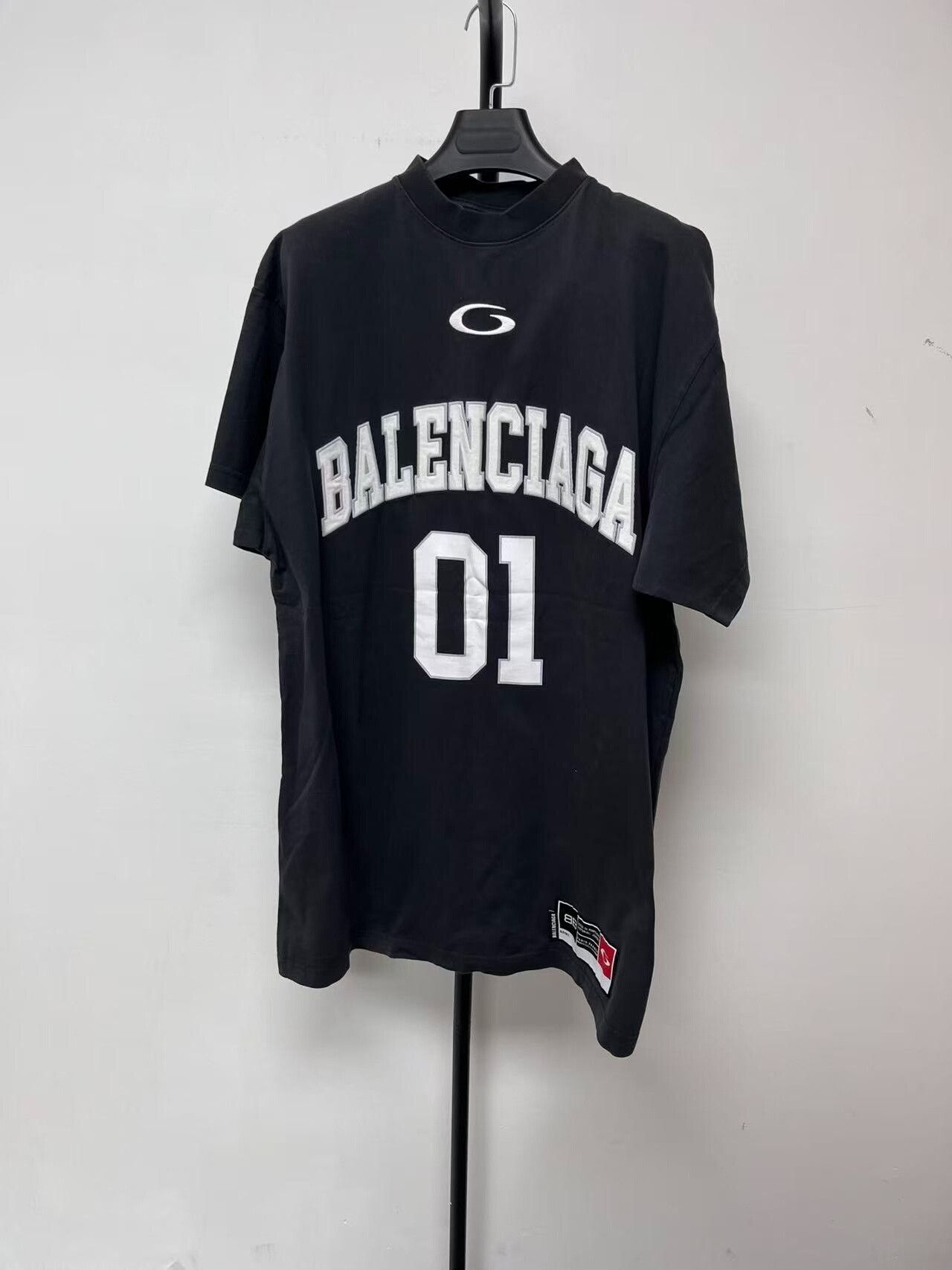Balenciaga Balenciaga Men's Logo Print Crewneck T-Shirt Size US S / EU 44-46 / 1 - 1 Thumbnail