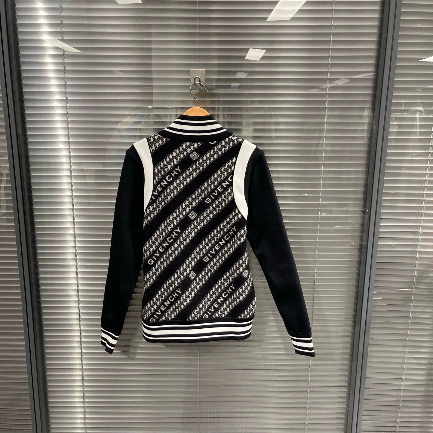 Givenchy Givenchy Wool Jacket 99 New Size S Size US S / EU 44-46 / 1 - 2 Thumbnail
