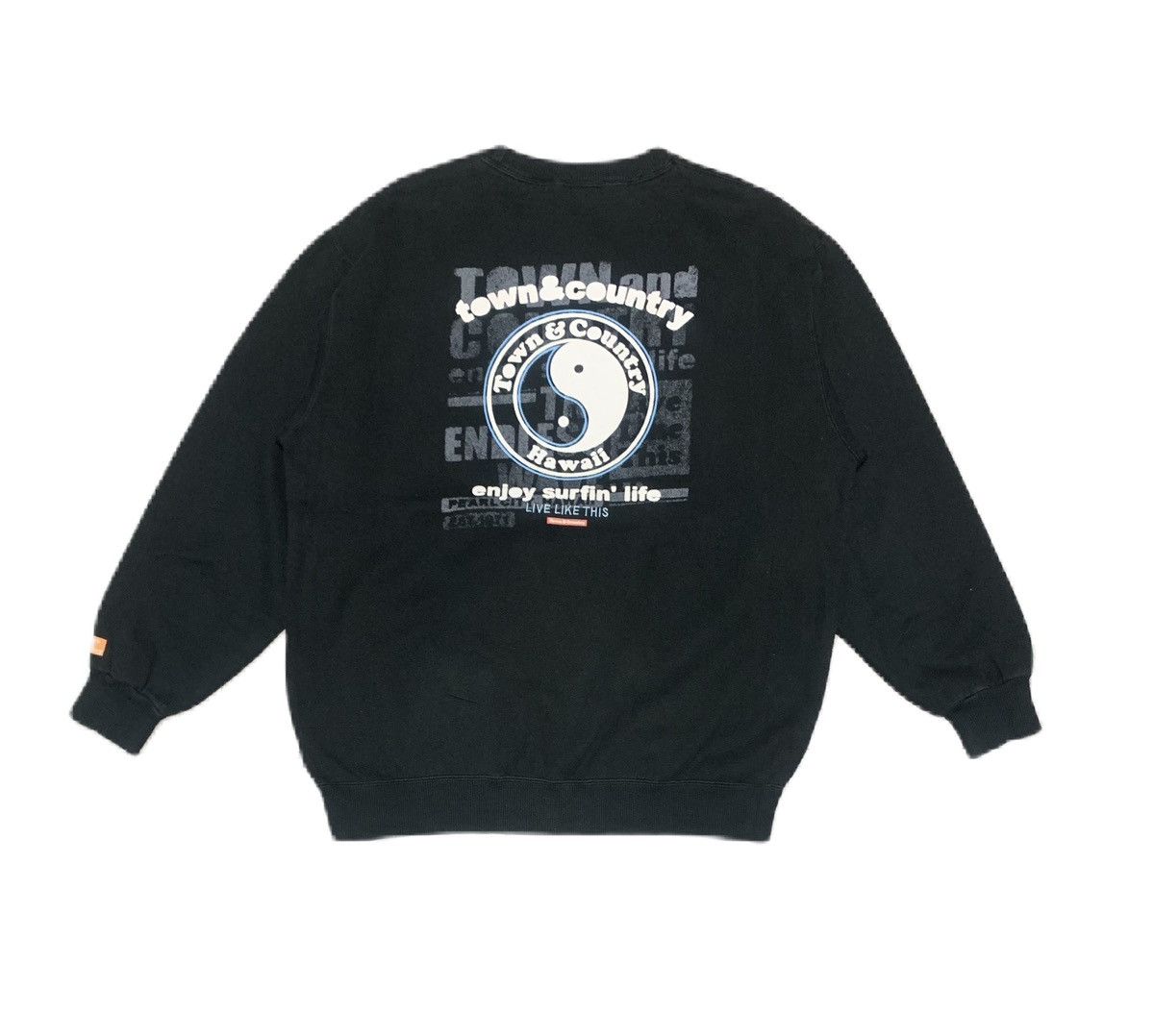 Vintage Vintage 90s Town&Country Crewneck Sweatshirt Size US L / EU 52-54 / 3 - 1 Thumbnail
