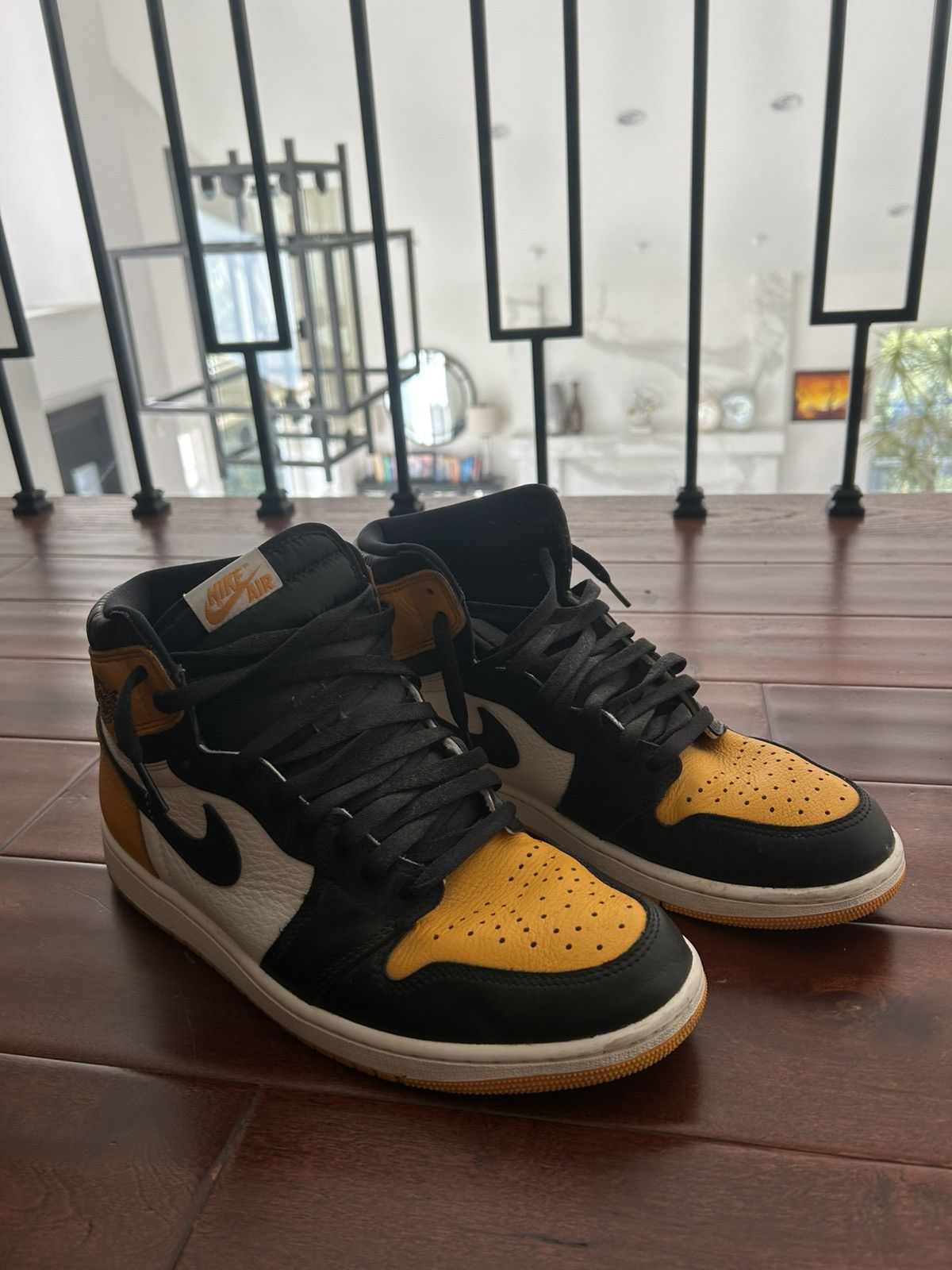Nike Jordan 1 Taxi Retro OG Size US 11.5 / EU 44-45 - 3 Thumbnail