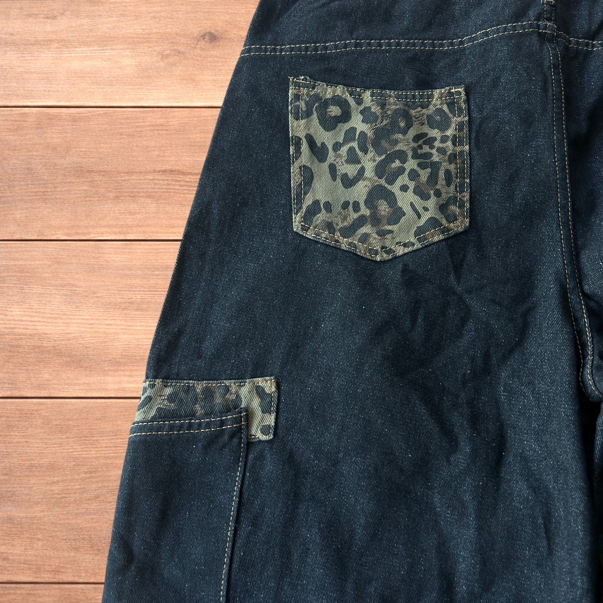 Japanese Brand Vintage style baggy jorts shorts w. leopard print in black. Size US 36 / EU 52 - 5 Thumbnail