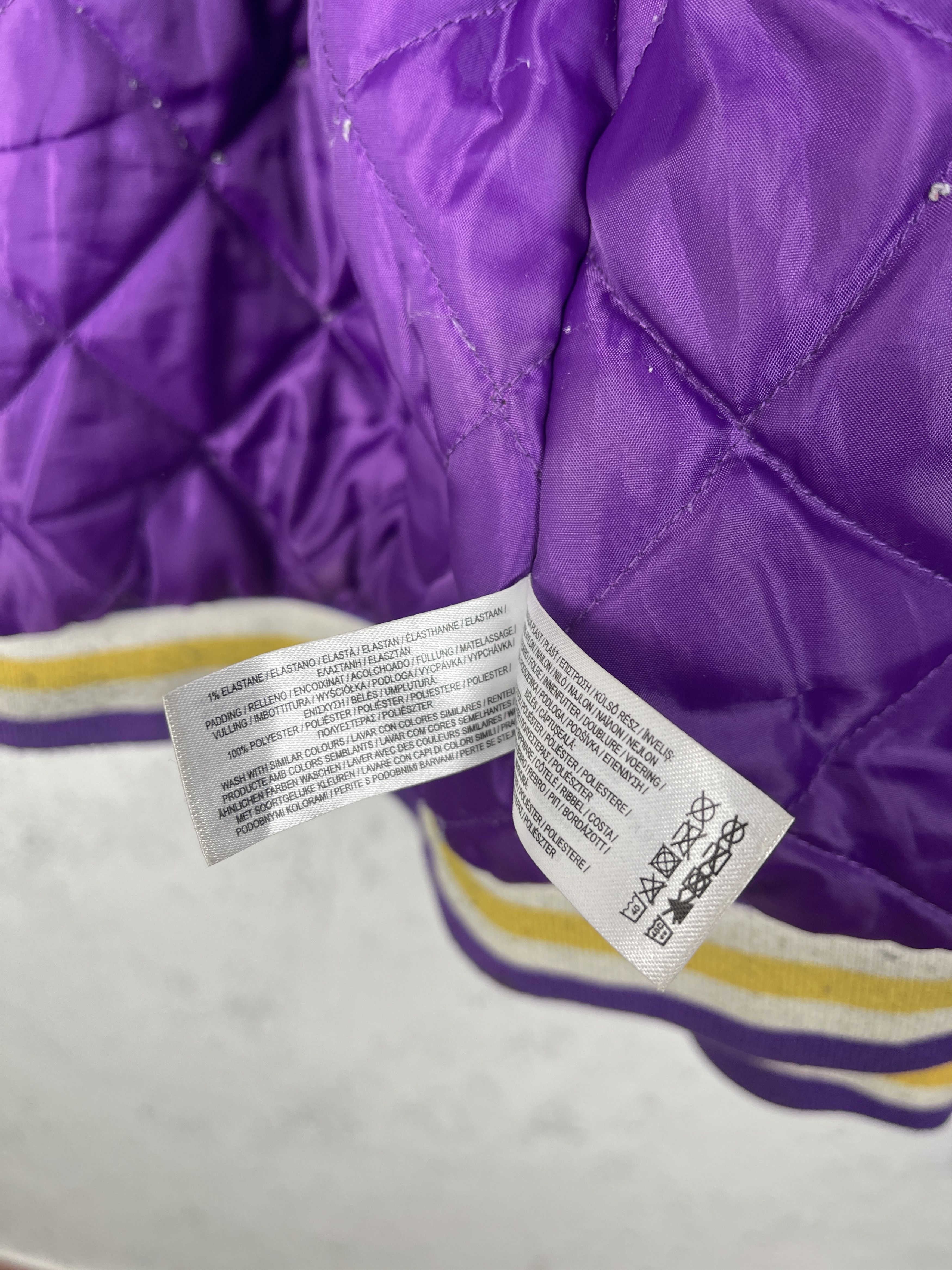 NBA Los Angeles Lakers Bomber Jacket LeBron James 6 Size US XL / EU 56 / 4 - 7 Thumbnail