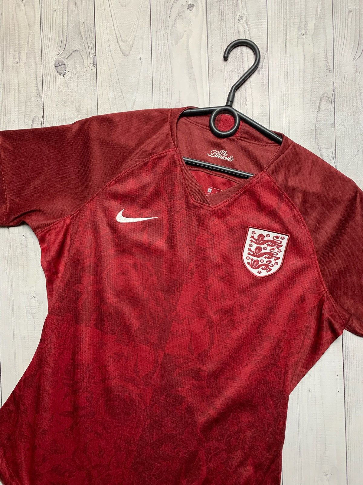 Nike Vintage Nike England soccer jersey women’s size M red Size M / US 6-8 / IT 42-44 - 2 Thumbnail