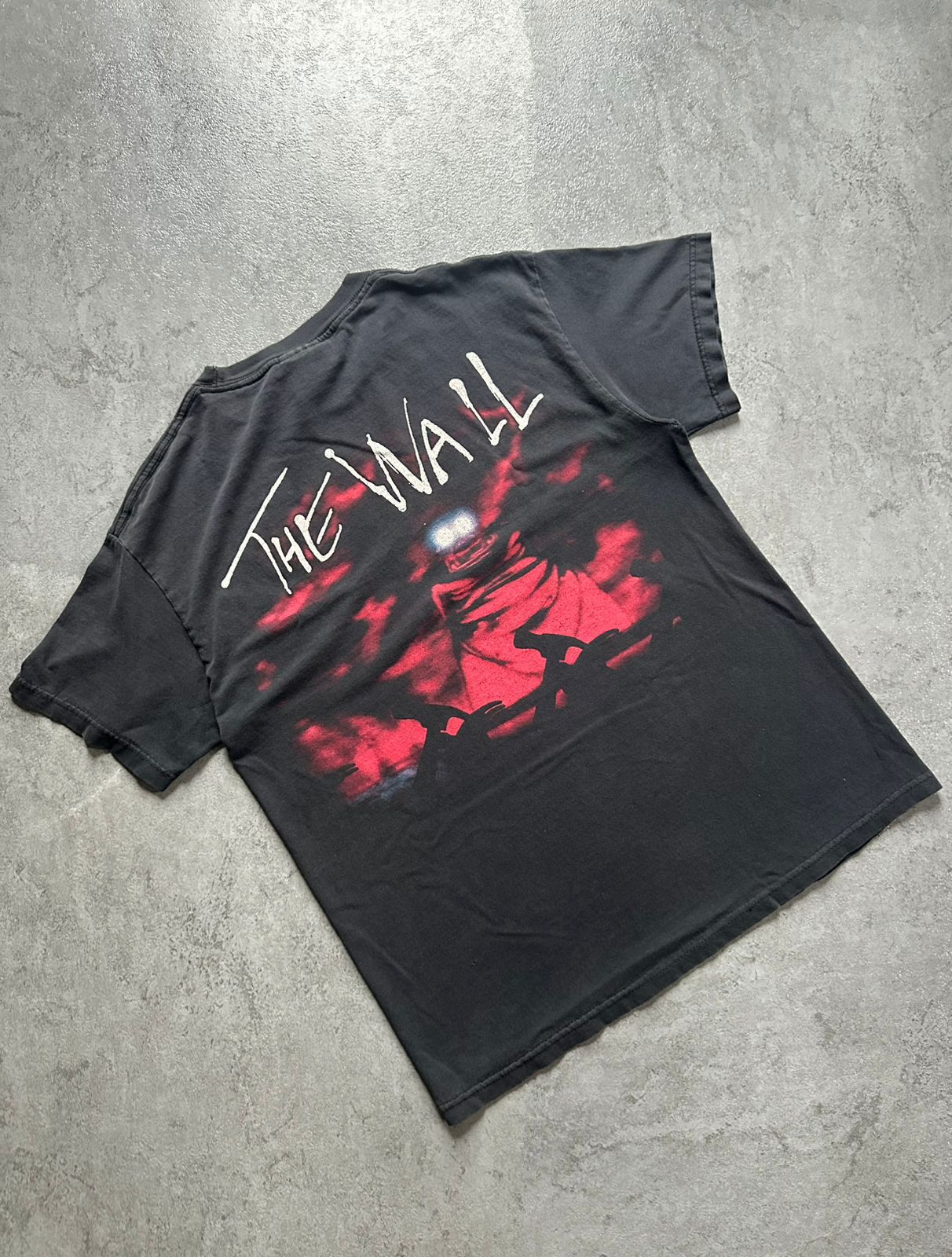 Vintage Vintage Pink Floyd the wall tee Size US M / EU 48-50 / 2 - 3 Thumbnail
