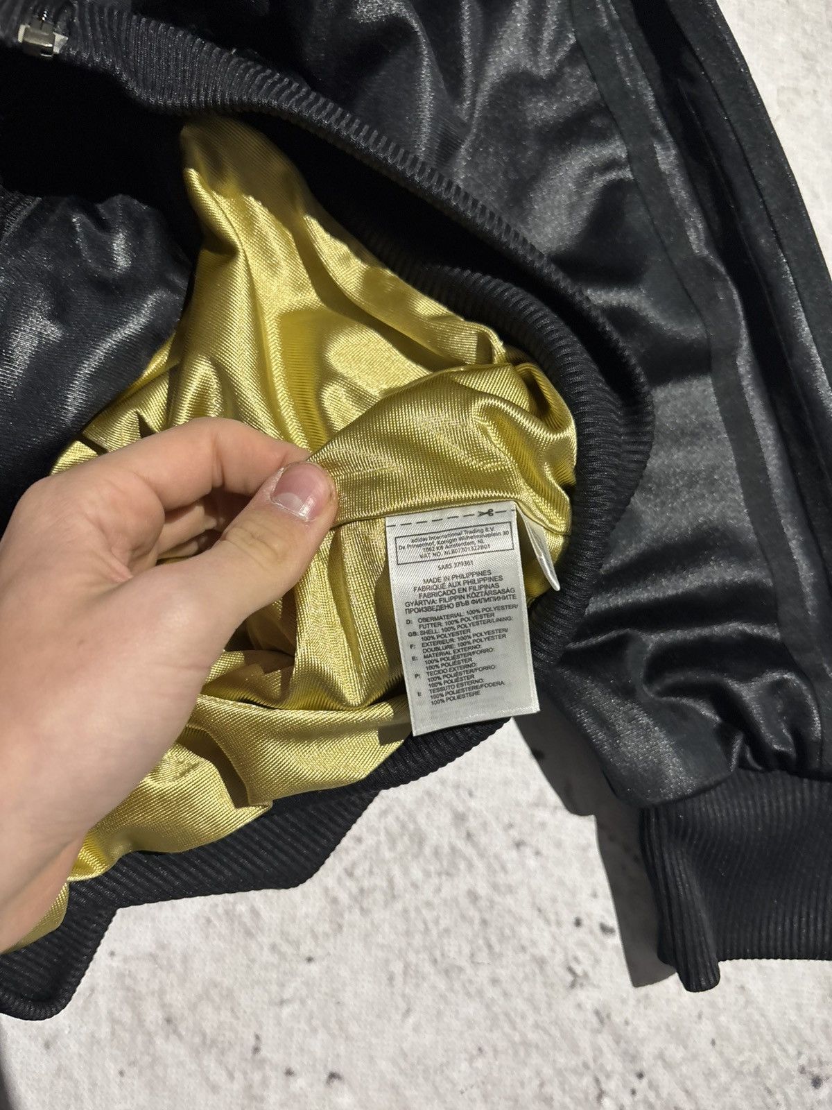 Adidas Rare 2000s Black Gold 3 Stripes Adidas Zip Chile 62 Japan Size US M / EU 48-50 / 2 - 8 Thumbnail