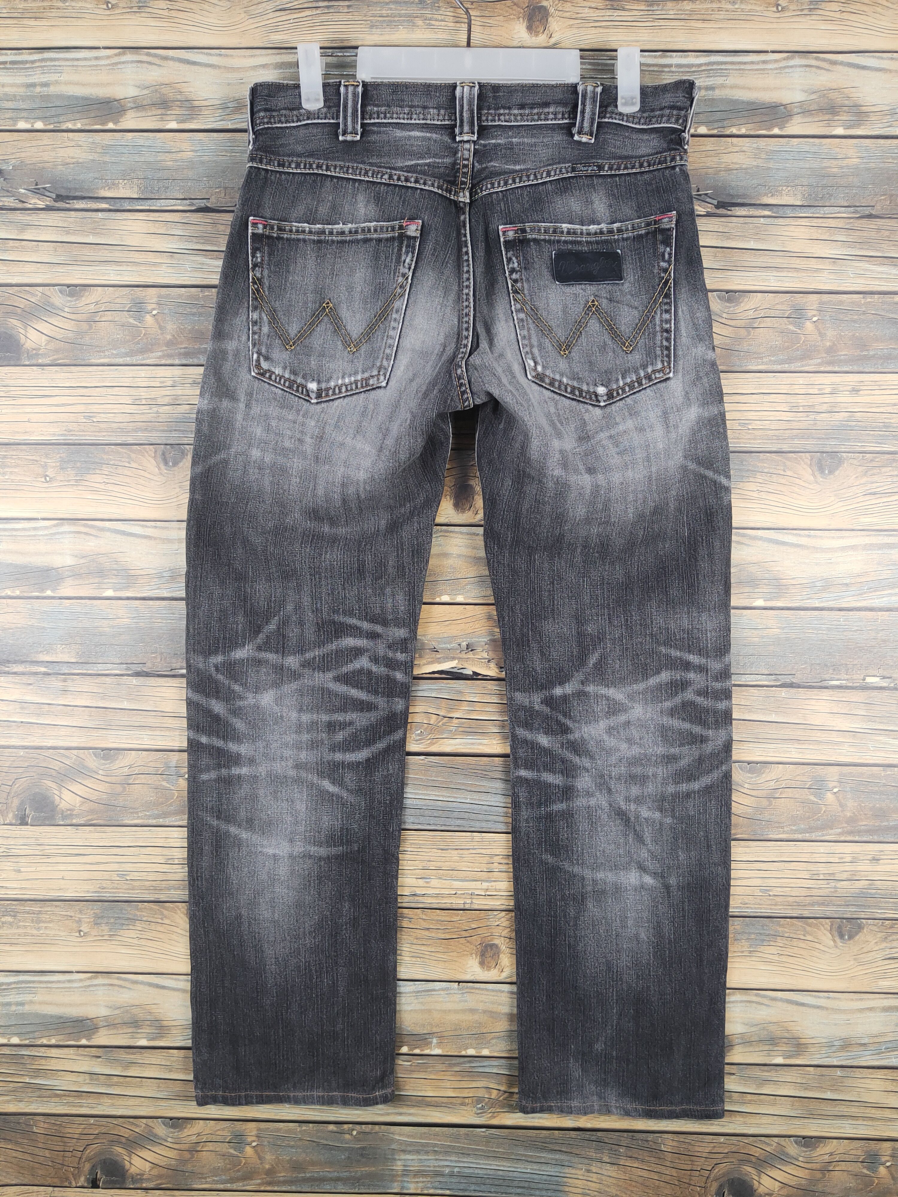 Vintage Wrangler Black Distressed Ripped denim Jeans #W1602 Size US 30 / EU 46 - 7 Thumbnail