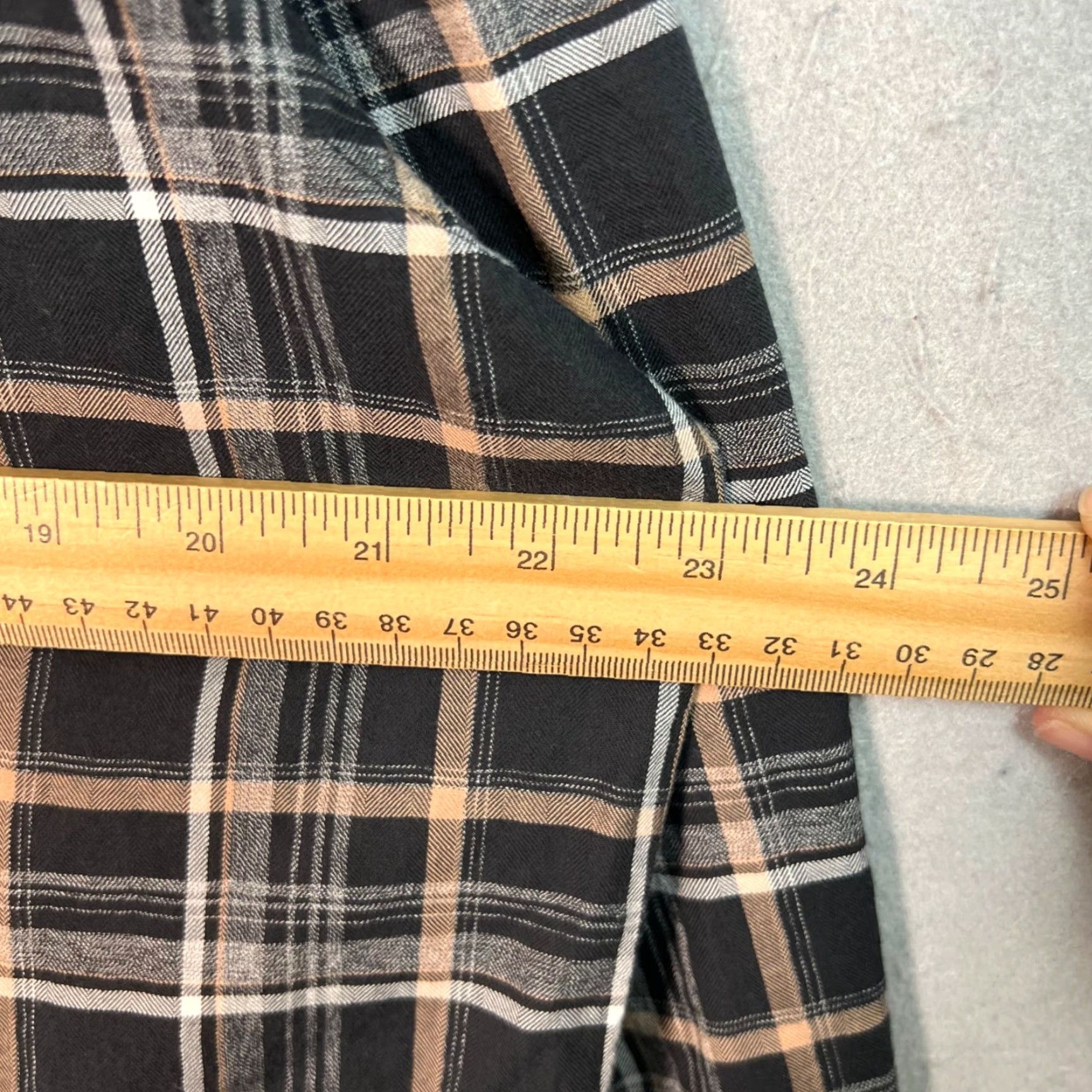 Perry Ellis Perry Ellis Mens XL Plaid Long Sleeve Button-Up Shirt 100% Cotton Black & Tan Size US XL / EU 56 / 4 - 5 Thumbnail