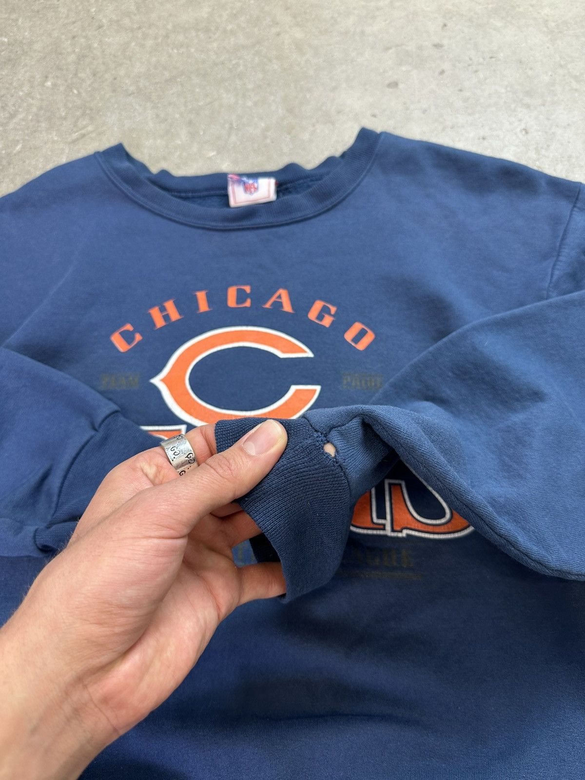 Vintage vintage chicago bears nfl football spellout crewneck xl Size US XL / EU 56 / 4 - 5 Thumbnail