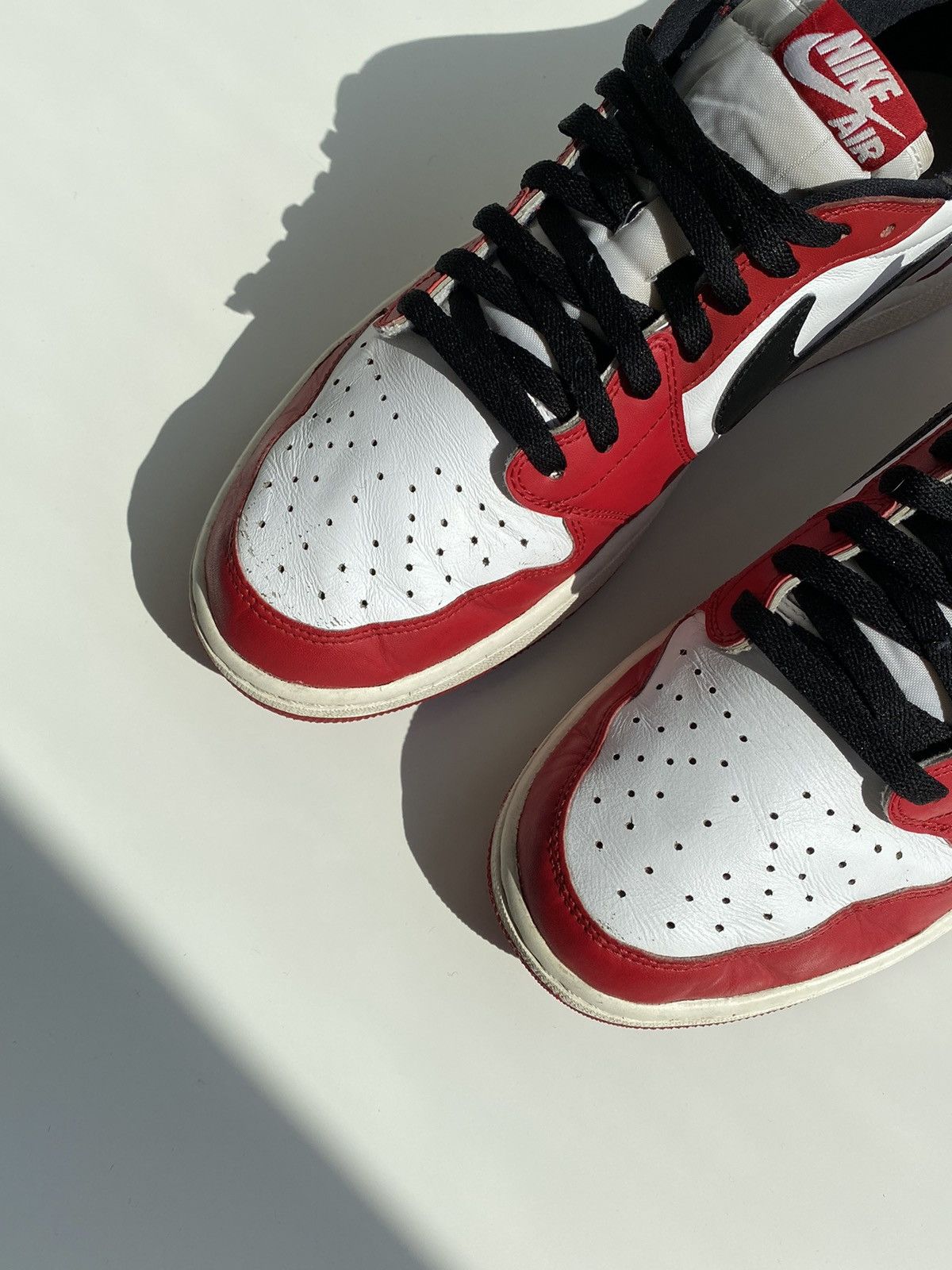 Jordan Brand 2016 Nike Jordan 1 Low Retro Chicago Size US 13 / EU 46 - 8 Thumbnail