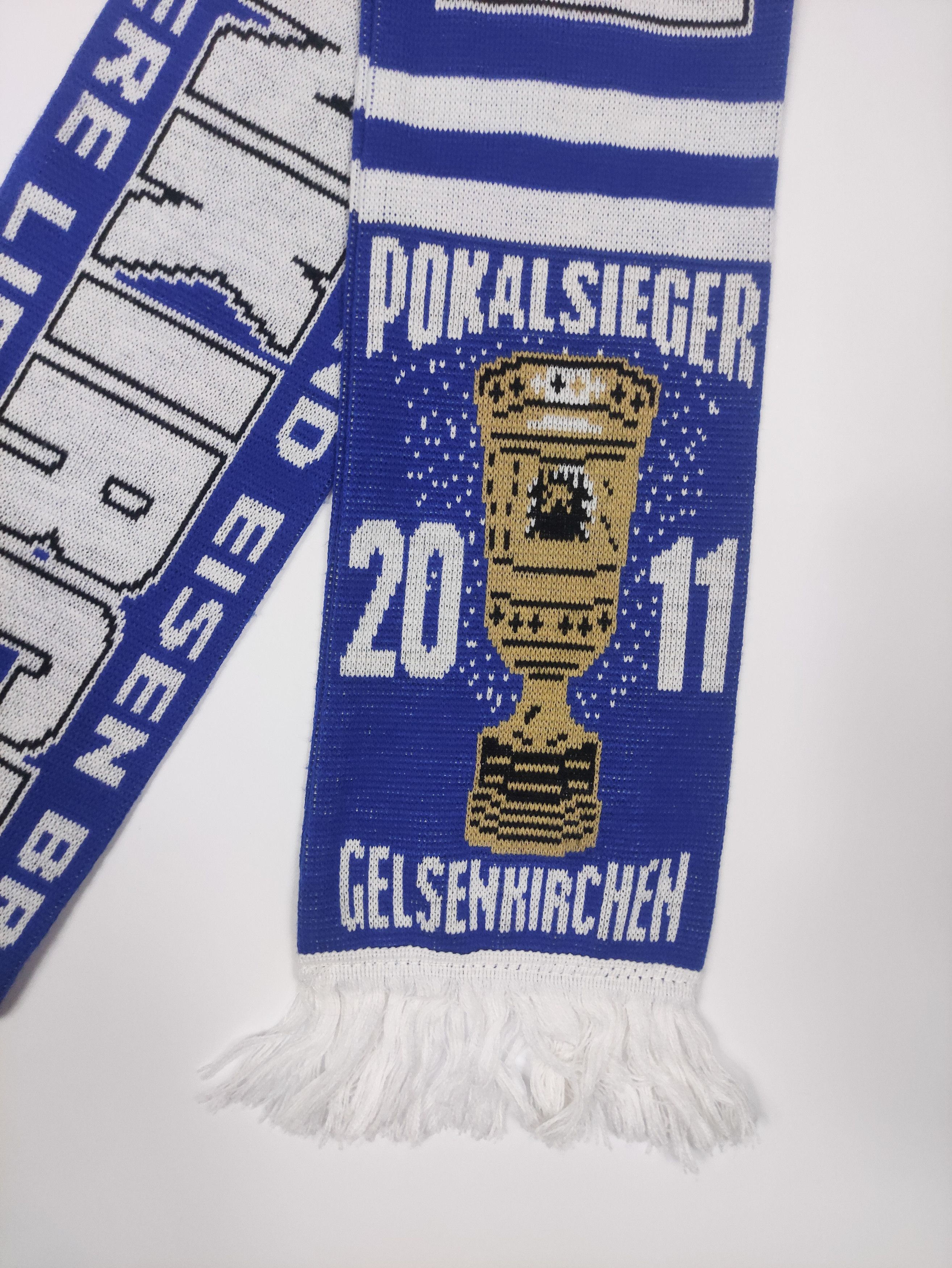 Other FC Schalke Galsenkirchen "2011 Pokalsieger" Scarf Size ONE SIZE - 2 Thumbnail
