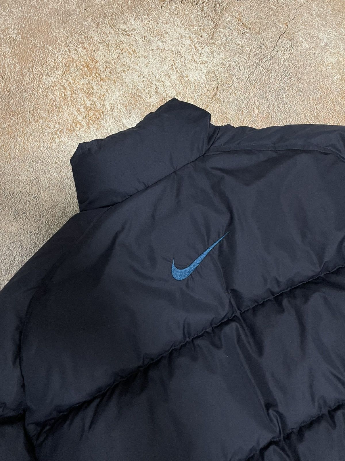 Nike Vintage Nike Big Swoosh Nylon Navy Puffer Jacket Size US S / EU 44-46 / 1 - 11 Thumbnail