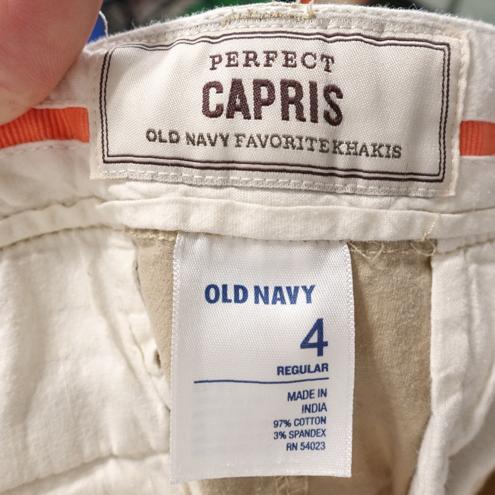 Old Navy Vintage Old Navy Women's Khaki Beig Short Shorts Size 4 Regular Flat Front Casual{" "} Size 27" / US 4 / IT 40 - 6 Thumbnail