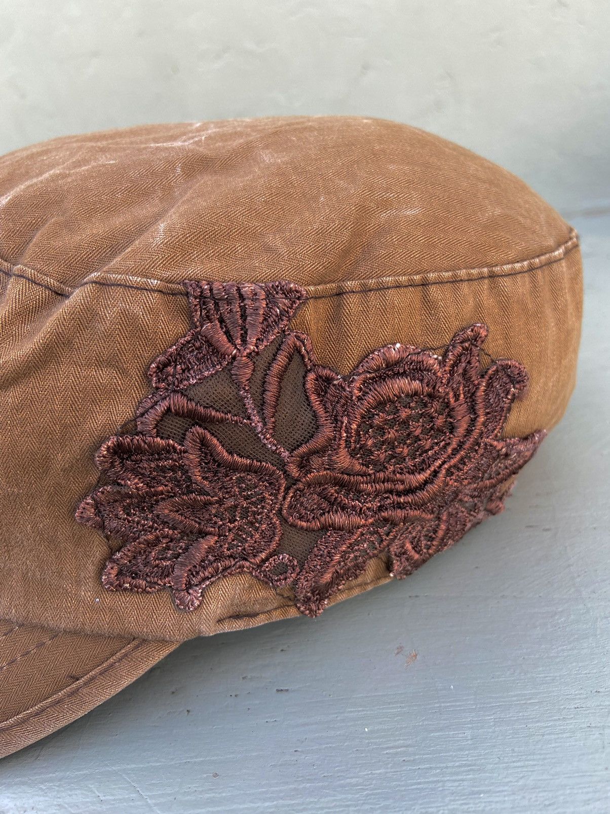Le Grande Bleu (L.G.B.) 2000s floral embroidery patrol hat Size ONE SIZE - 5 Thumbnail