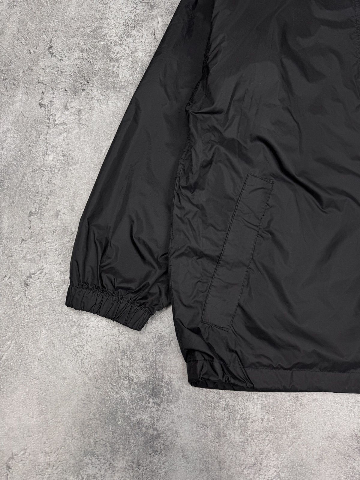 Nike Nike Men Windbreaker Jacket Black Size M Size US M / EU 48-50 / 2 - 3 Thumbnail
