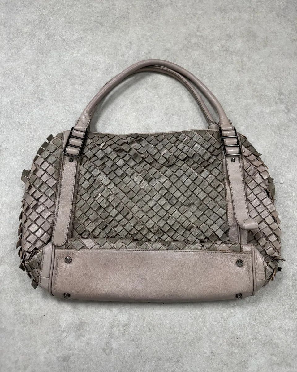 Burberry Burberry Grey Leather Textured Handle Bag Size ONE SIZE - 4 Thumbnail