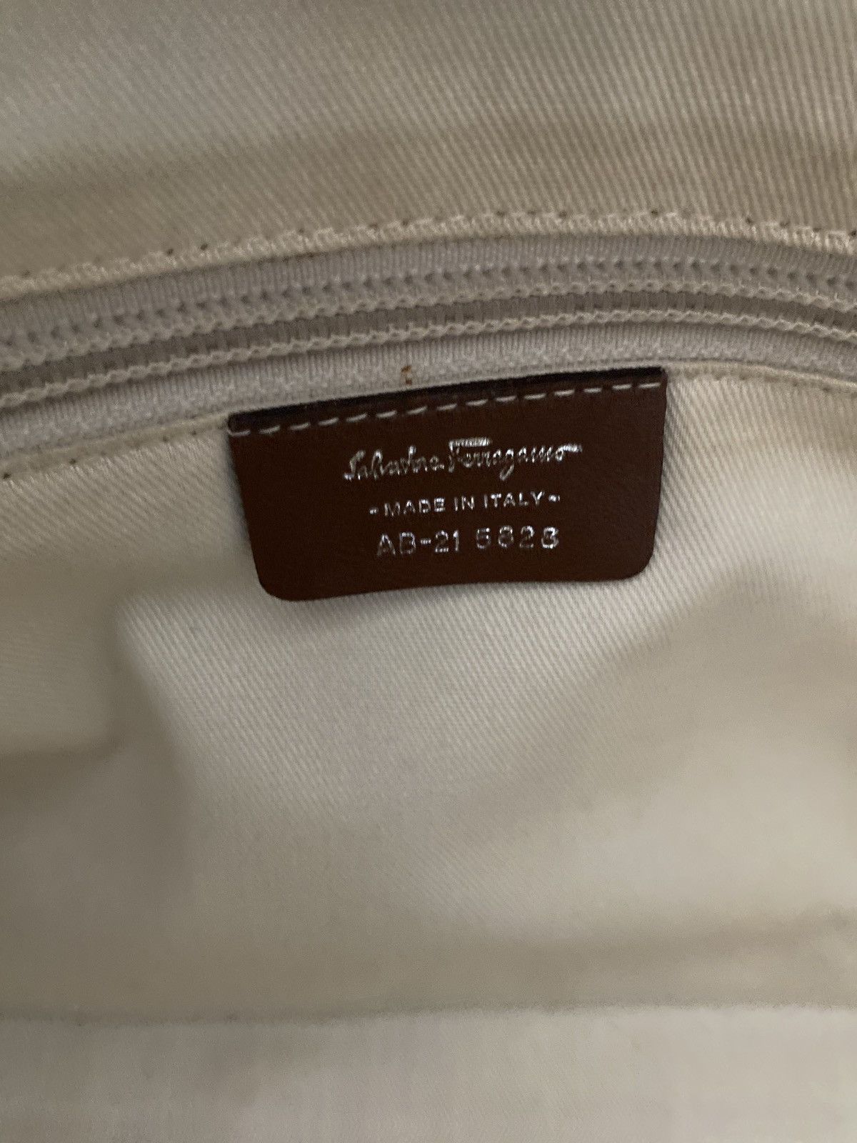 Salvatore Ferragamo Salvatore Ferragamo Beige Brown Gancini Embossed Leather zip Size ONE SIZE - 5 Thumbnail