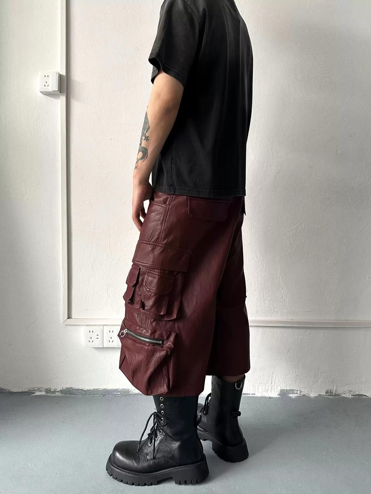 Leather Glossy PU Multi-Pocket Techwear Cargo Short Size US 32 / EU 48 - 5 Thumbnail