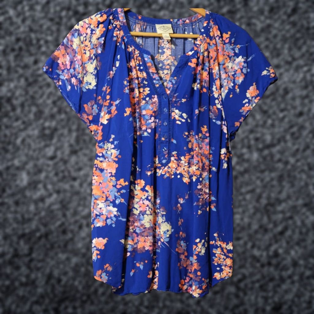 Vintage St. John's Bay Floral Short Sleeve Blouse Womens 2X Blue Lightweight Super Soft V-Neck Pullover Raglan Sleeve Rayon Casual Workwear"} Size XXL / US 16-18 / IT 52-54 - 1 Thumbnail