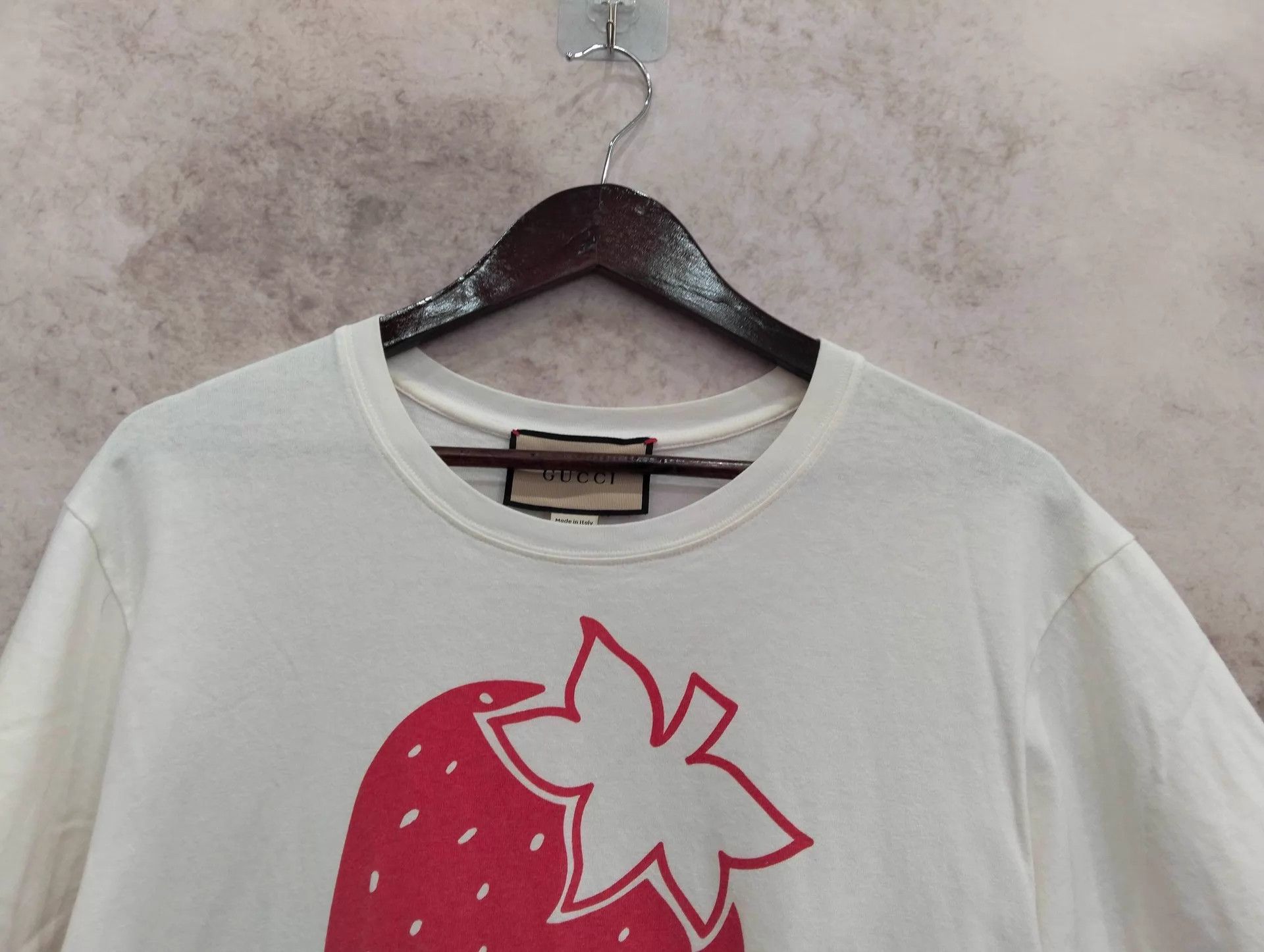 Gucci Gucci white strawberry letter print T-shirt XS Size US XS / EU 42 / 0 - 3 Thumbnail