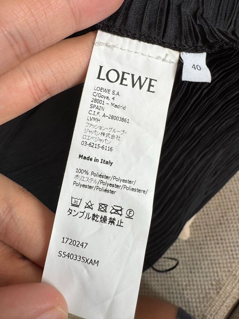 Loewe Loewe size M A pleated skirt-style coat Size M / US 6-8 / IT 42-44 - 4 Thumbnail