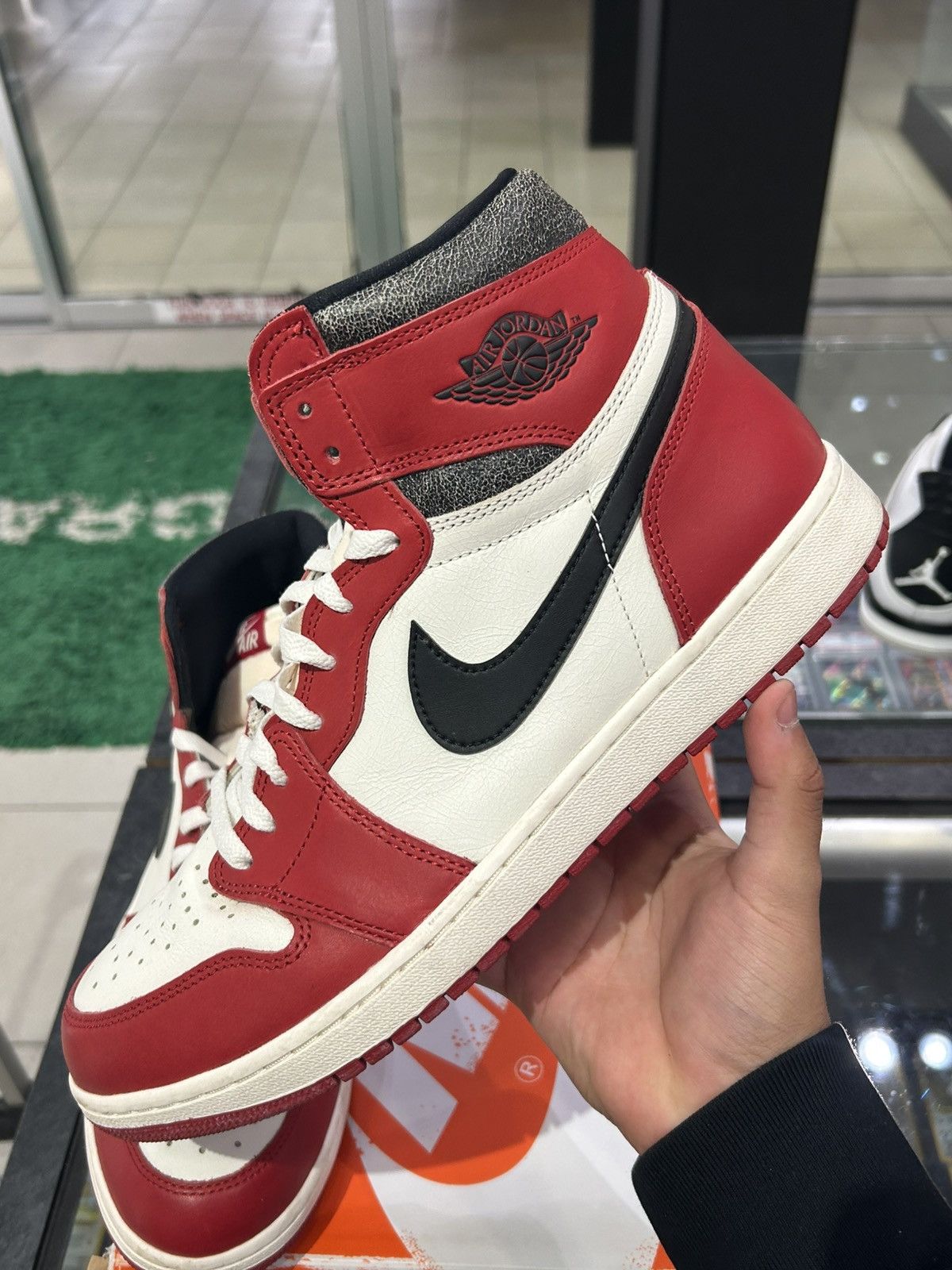 Jordan Brand Jordan 1 lost and found Size US 13 / EU 46 - 2 Thumbnail