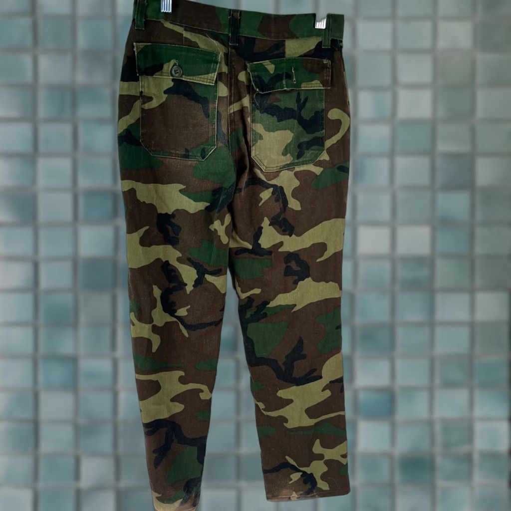 Vintage Womens Camouflage Flat Front Mid Rise Straight Leg Green Chino Pants Size 26X28 Size 26" / US 2 / IT 38 - 1 Thumbnail