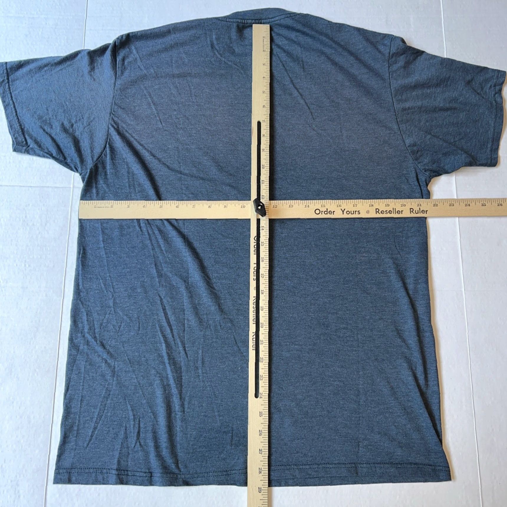 Vintage VINTAGE Foo Fighters The Colour And The Shape Shirt XL Gray 90s Band Graphic Print Unisex Adults Regular Short Sleeve Mus… Size US XL / EU 56 / 4 - 6 Thumbnail