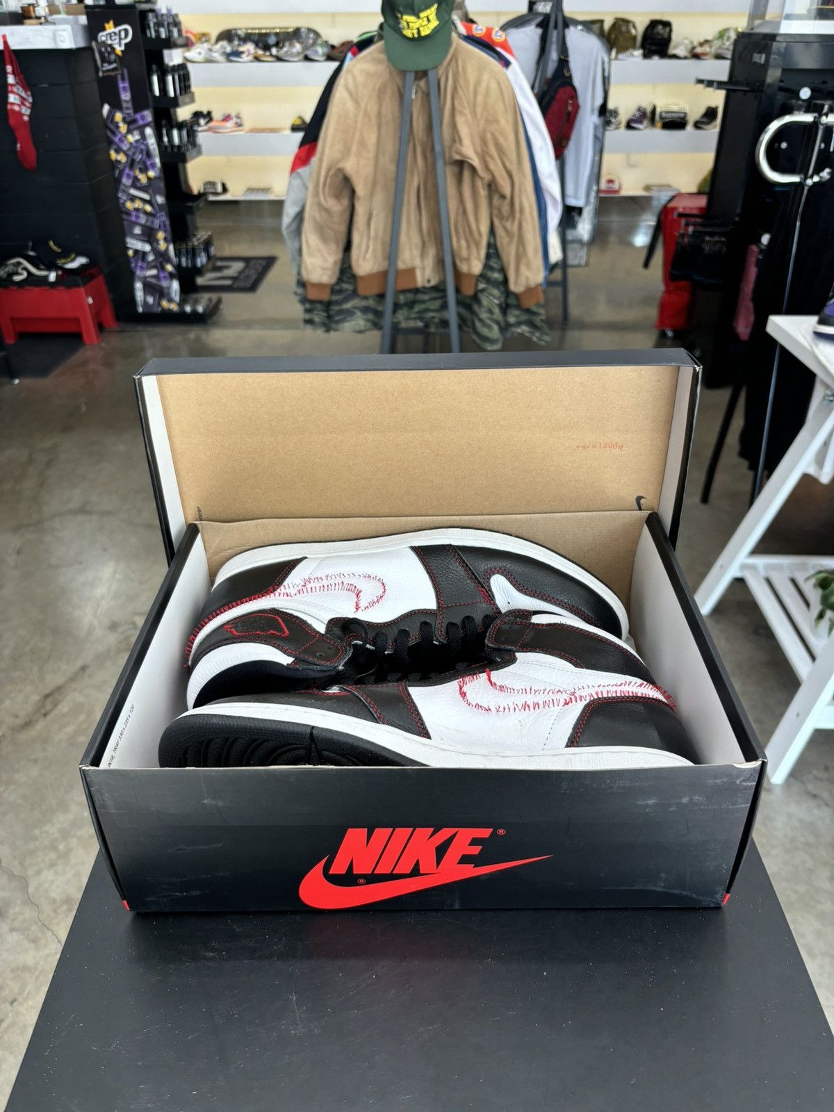 Jordan Brand Jordan 1 Defiant White Black Gym Red Sz. 11.5 Size US 11.5 / EU 44-45 - 9 Thumbnail