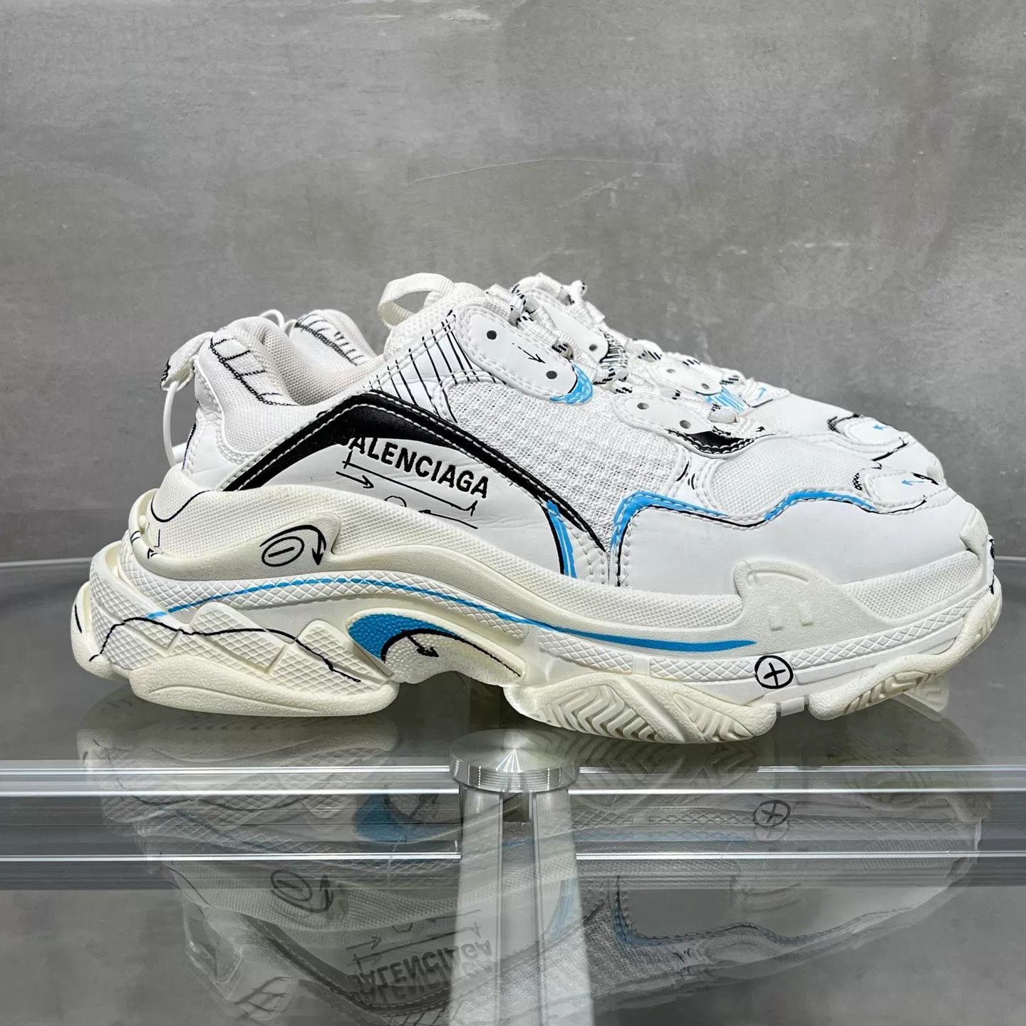 Balenciaga Balenciaga Triple White Graffiti Sneaker 38 Size US 7.5 / IT 37.5 - 4 Thumbnail