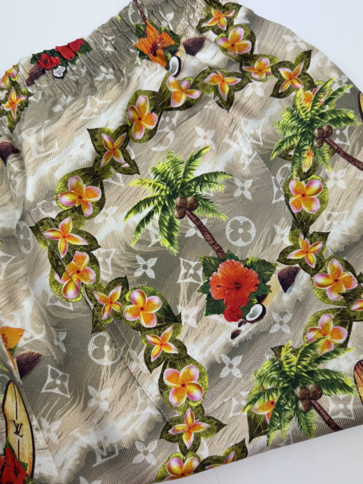Louis Vuitton PHARELL WILLIAMS MONOGRAM /TROPICAL PRINT SILK SHORTS 1AFRK7 Size US 34 / EU 50 - 3 Thumbnail