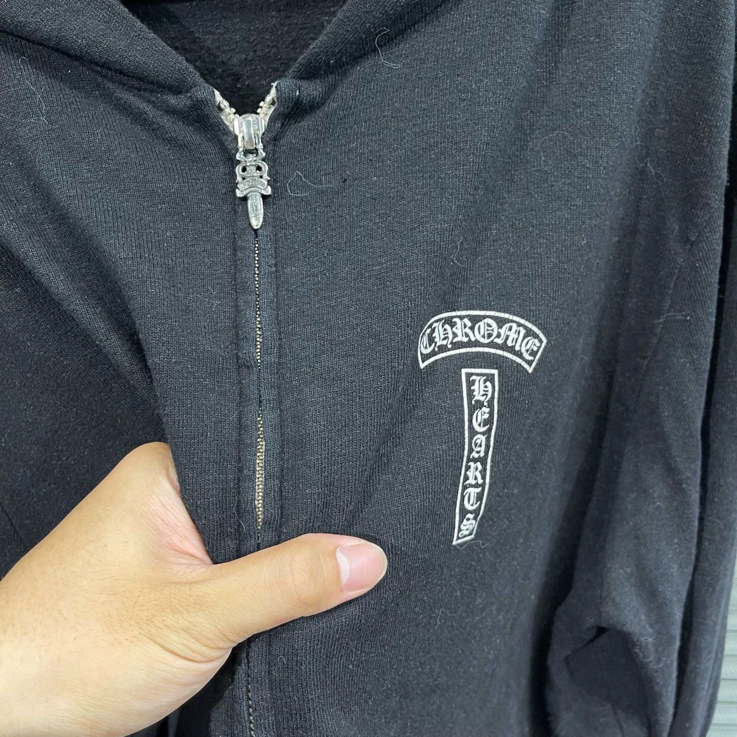 Chrome Hearts Chrome Hearts Black Kylin Arm Horseshoe Zip L 9/10 (P/CH Flaw) Size US L / EU 52-54 / 3 - 4 Thumbnail
