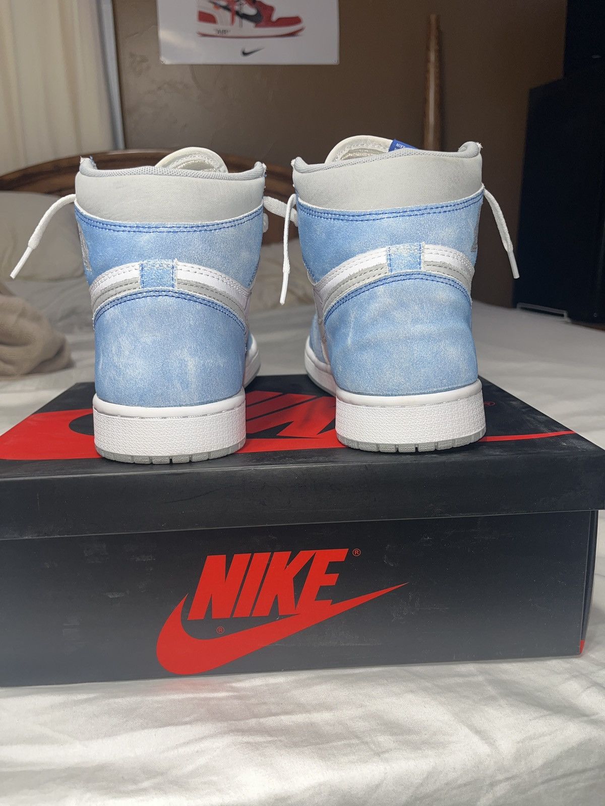Jordan Brand Jordan 1 Hyper Royal size 9.5 (gently used) Size US 9.5 / EU 42-43 - 4 Thumbnail