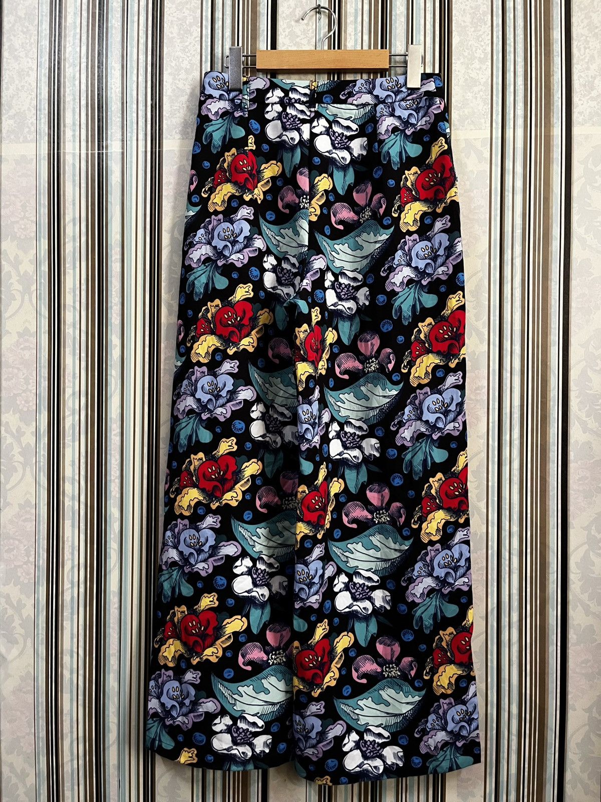 Shein 2000s Frida Kahlo artwork super flared #D3 Size 26" / US 2 / IT 38 - 2 Thumbnail