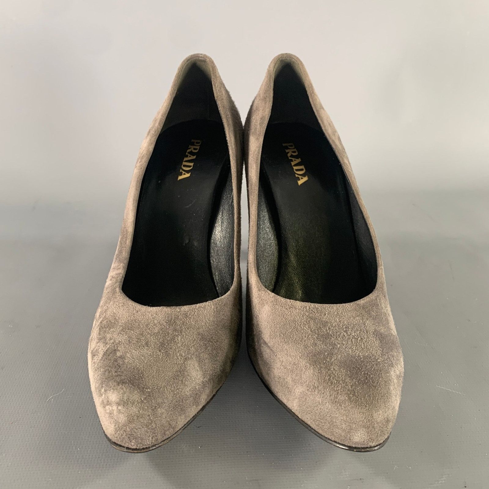 Prada PRADA Size 9.5 Grey Suede Solid Pointed Toe Pumps Size US 9.5 / IT 39.5 - 4 Thumbnail