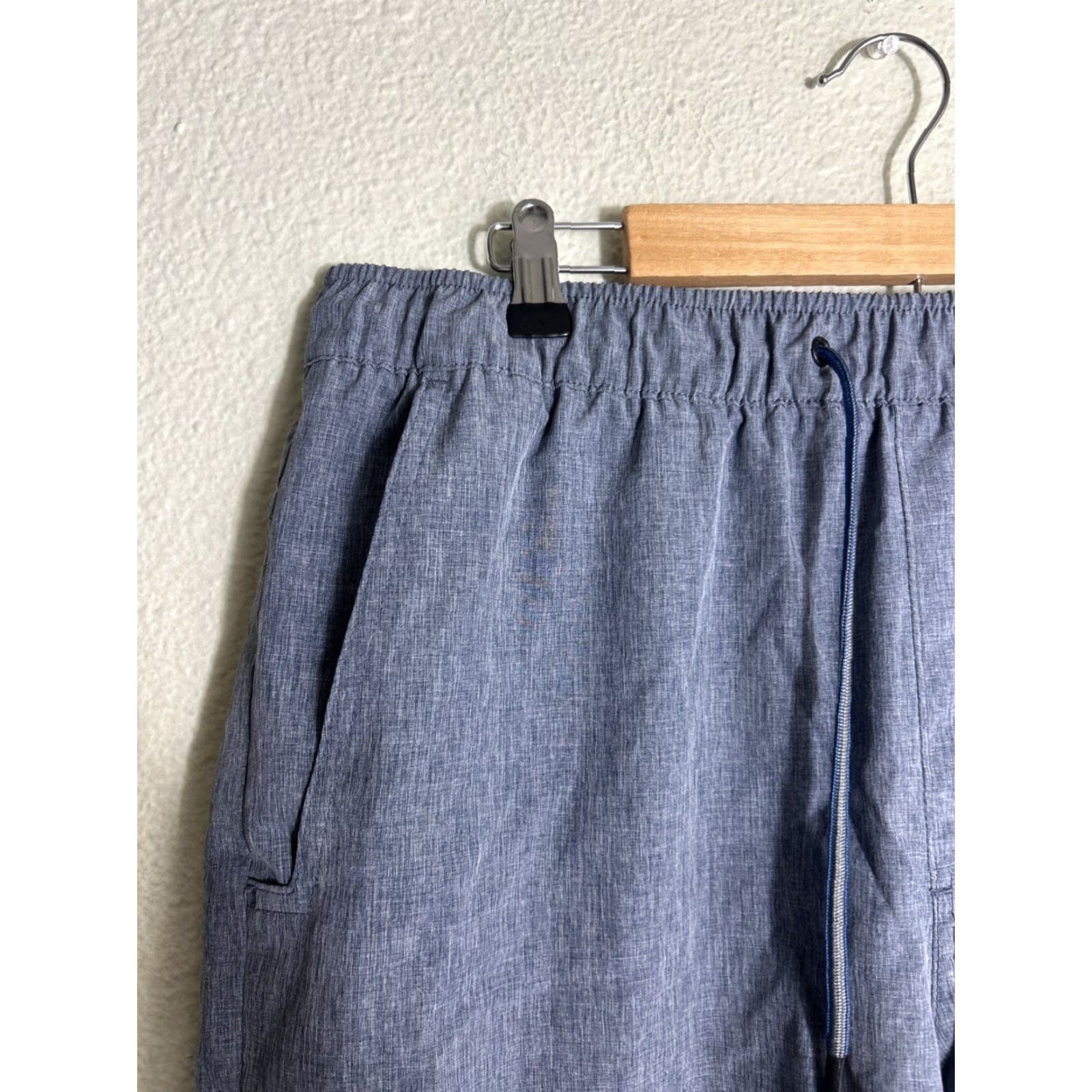 Eddie Bauer Eddie Bauer Men's UPF 50 Quick Dry Woven Tech Short Sz L Blue Gray Casual Travel Workwear Slip-on Drawstring 7 Inseam Size US 33 - 3 Thumbnail