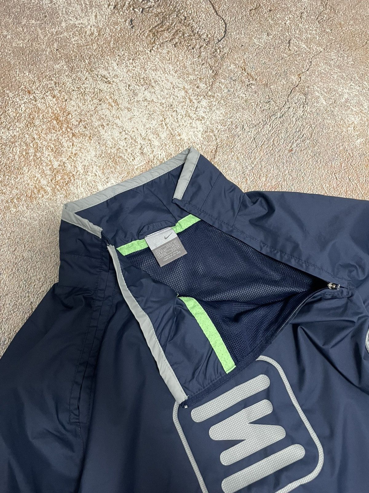 Nike Vintage Nike Shox Center Logo Nylon Baggy Sweatshirt Size US L / EU 52-54 / 3 - 6 Thumbnail